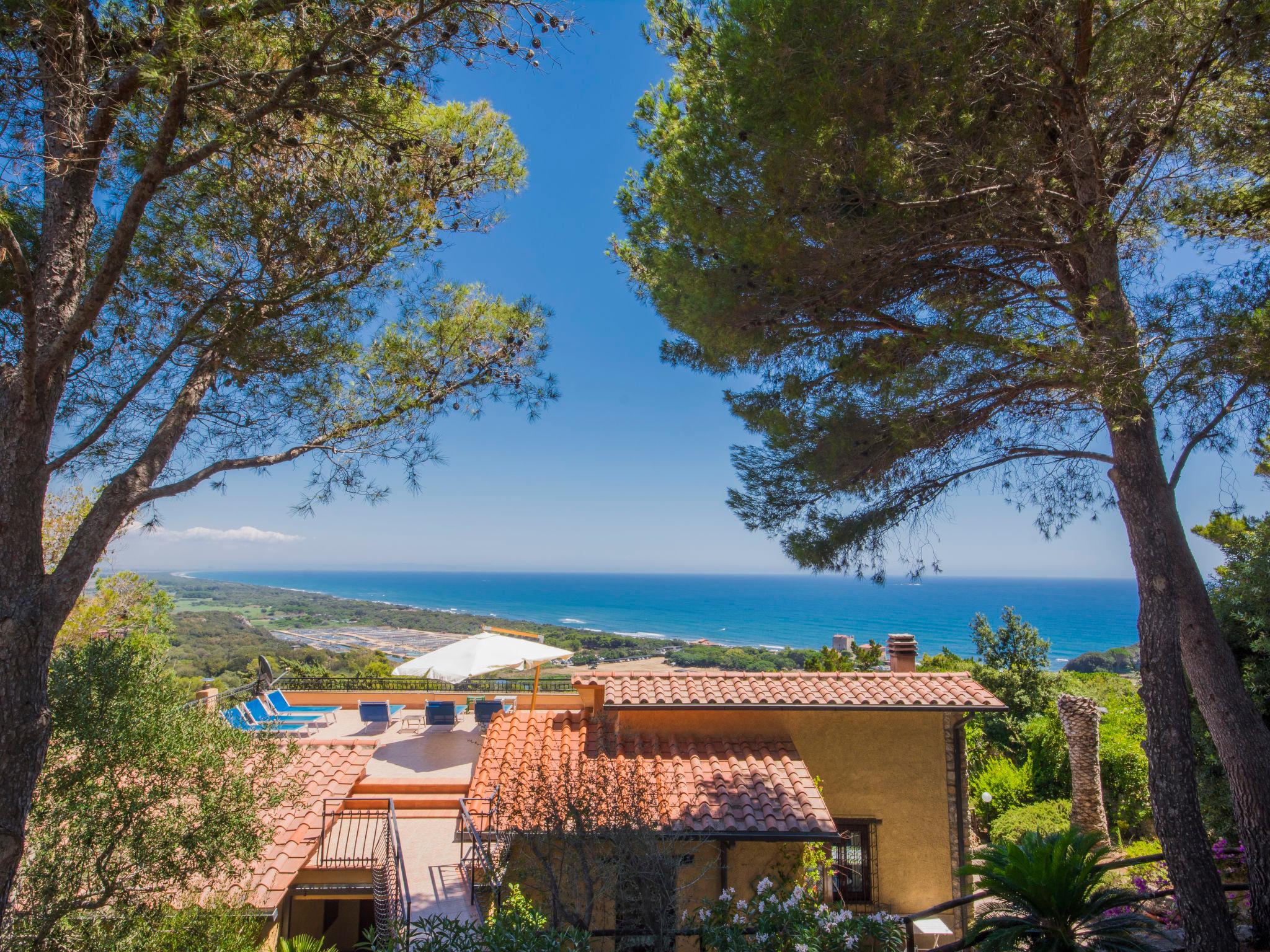 Foto 3 - Casa con 5 camere da letto a Orbetello con giardino e vista mare