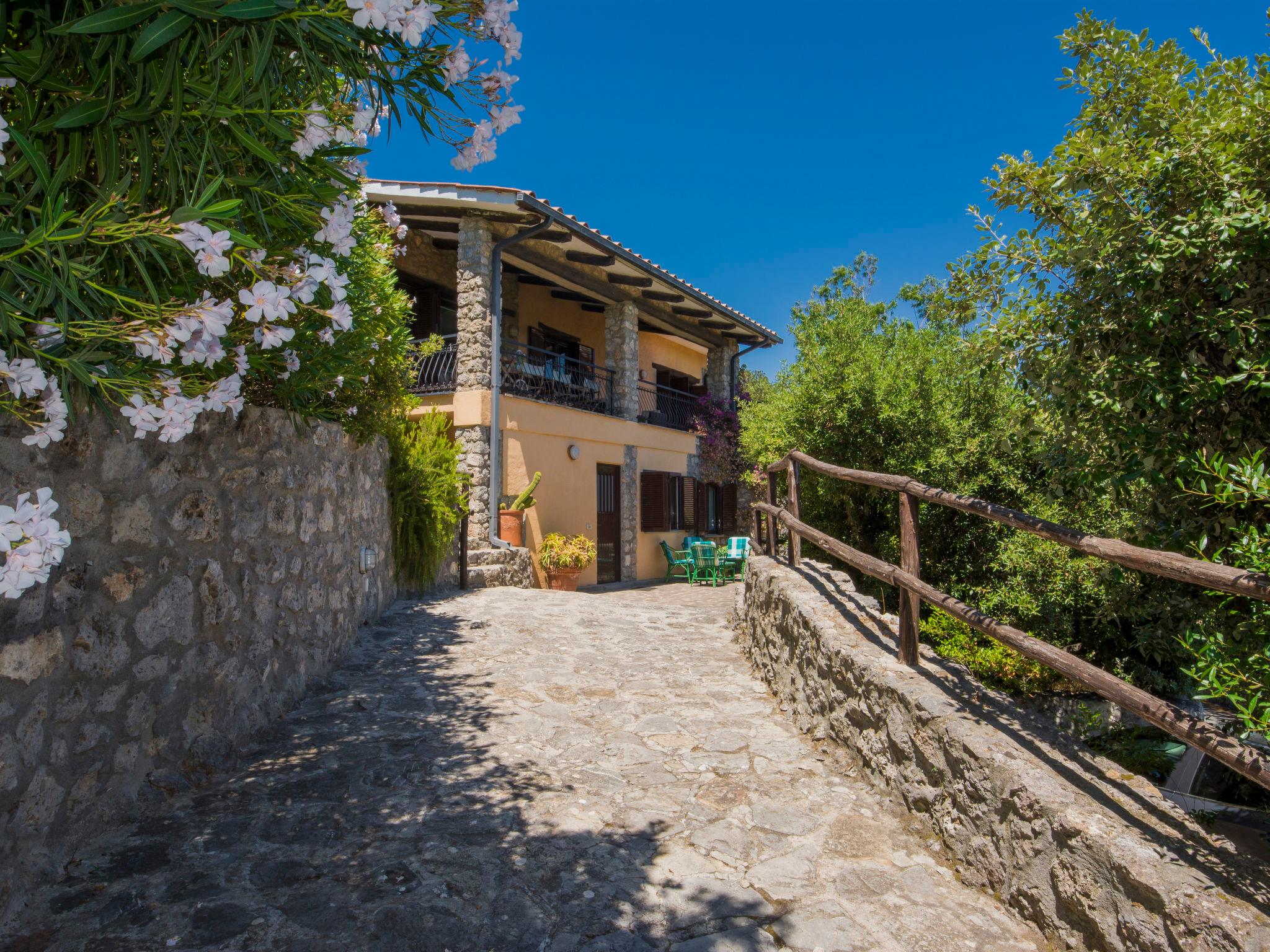 Foto 2 - Casa con 5 camere da letto a Orbetello con giardino e vista mare