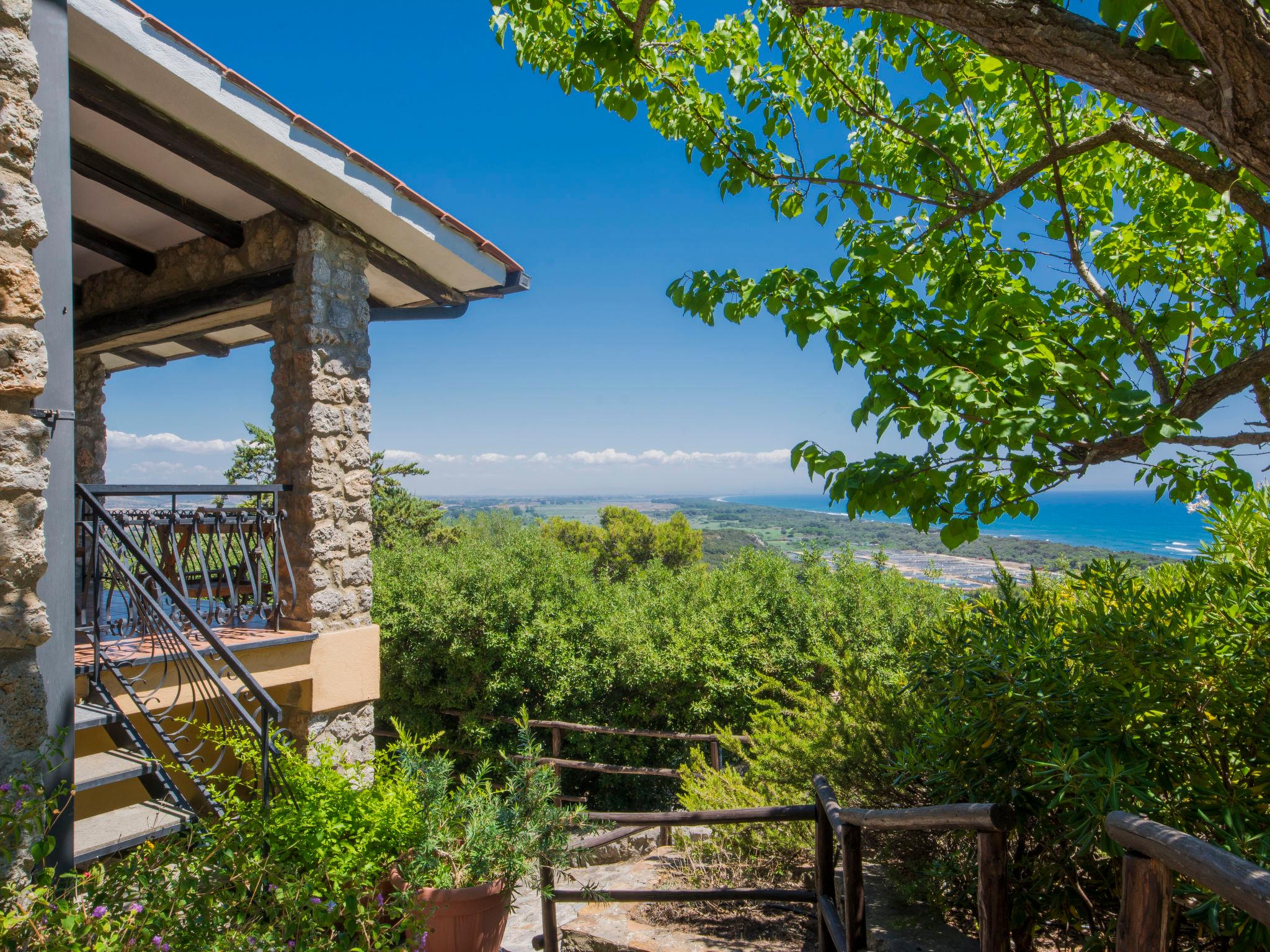 Foto 31 - Casa de 5 habitaciones en Orbetello con jardín y vistas al mar