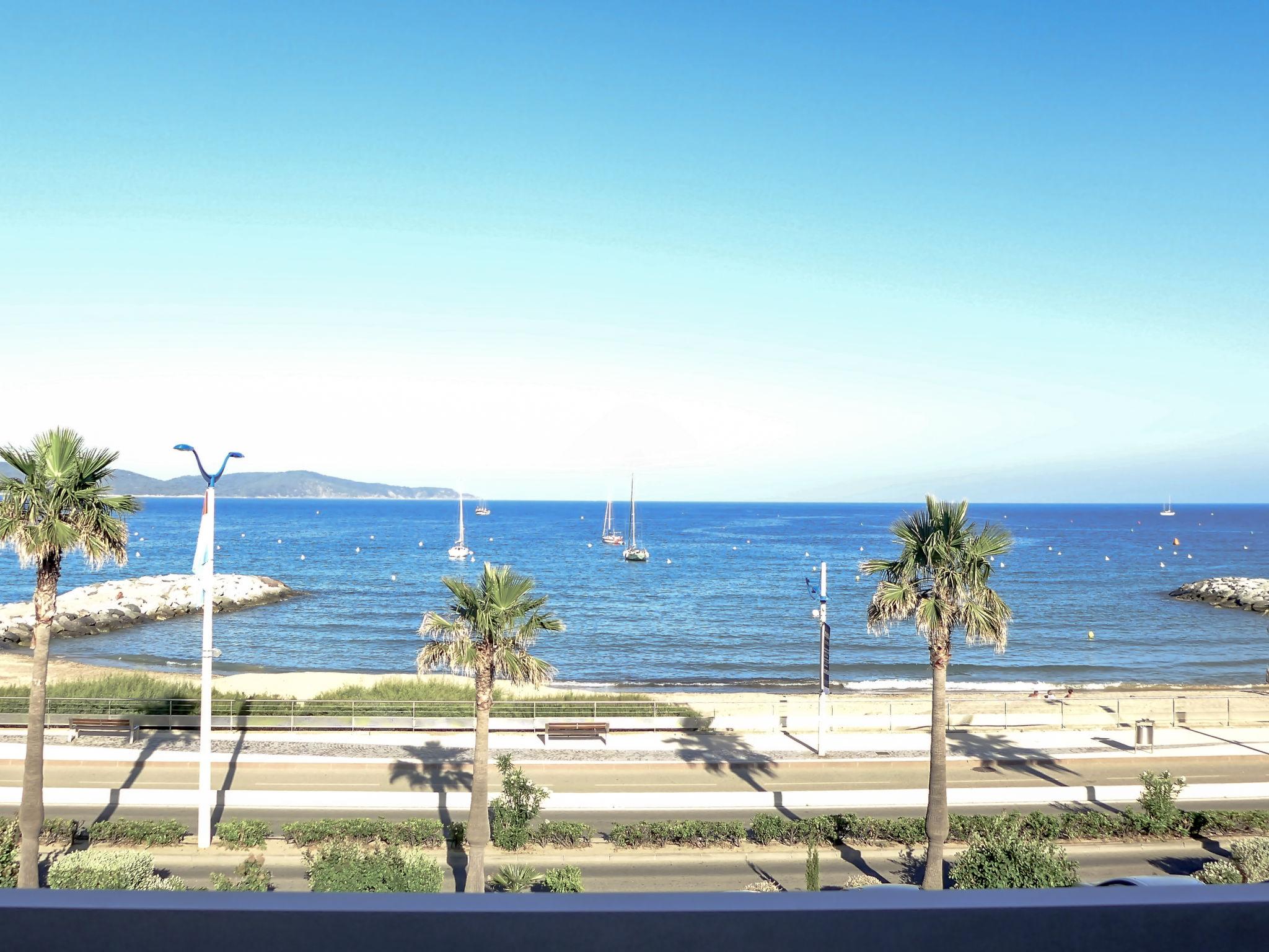 Foto 1 - Appartamento con 1 camera da letto a Cavalaire-sur-Mer con terrazza