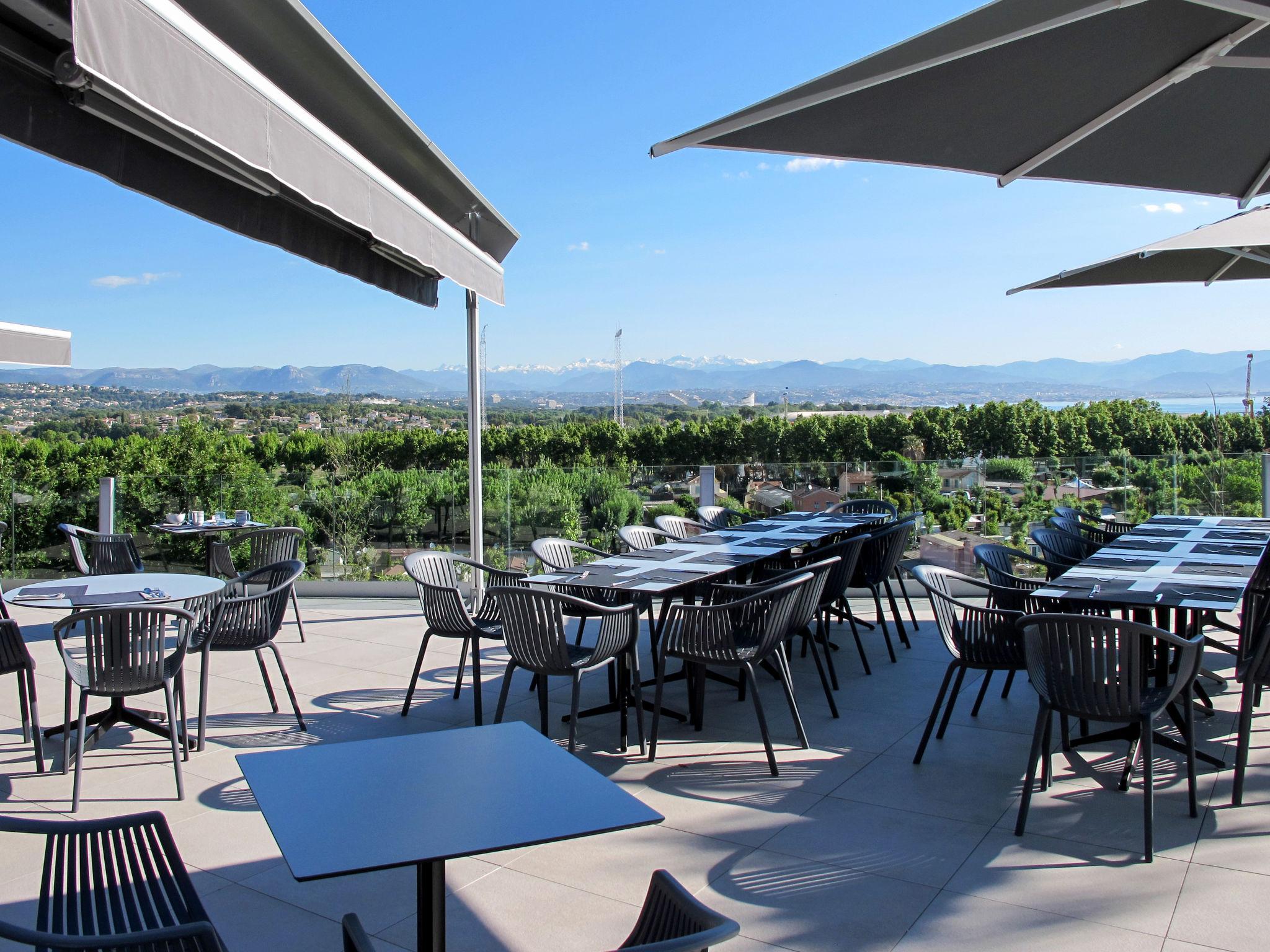 Photo 17 - Apartment in Antibes with swimming pool and sea view