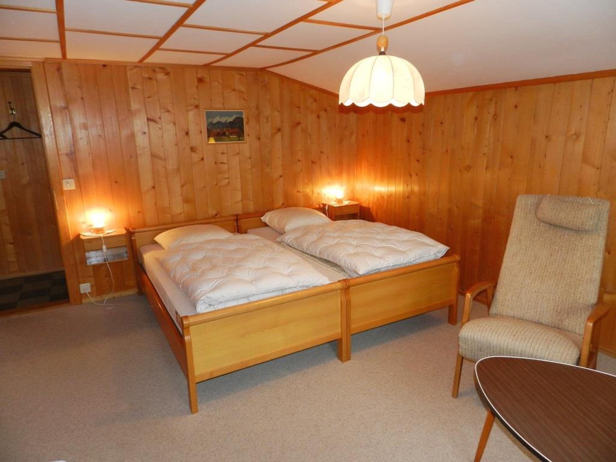 Foto 17 - Appartamento con 3 camere da letto a Saanen
