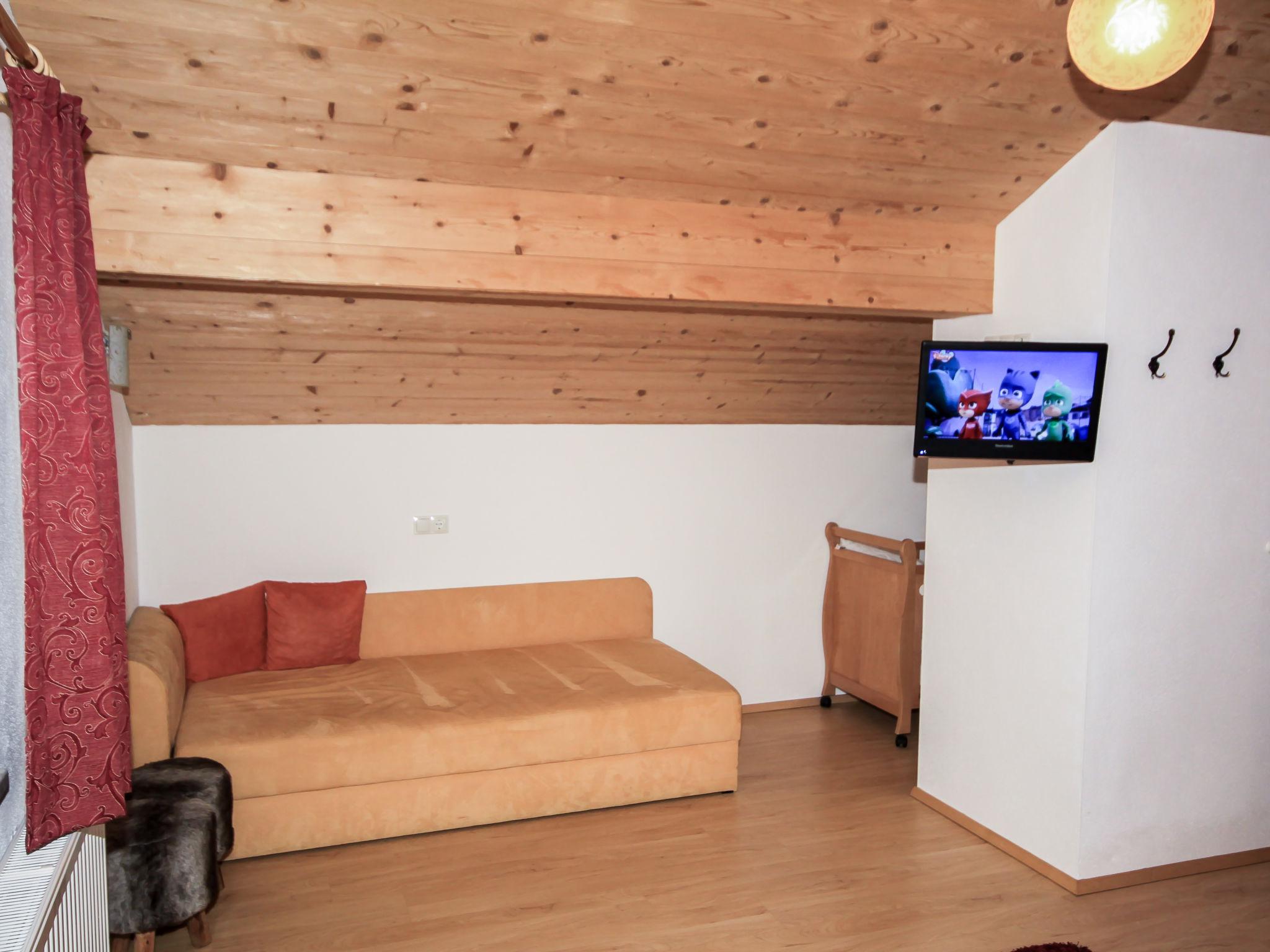 Foto 17 - Appartamento con 4 camere da letto a Fügen con vista sulle montagne
