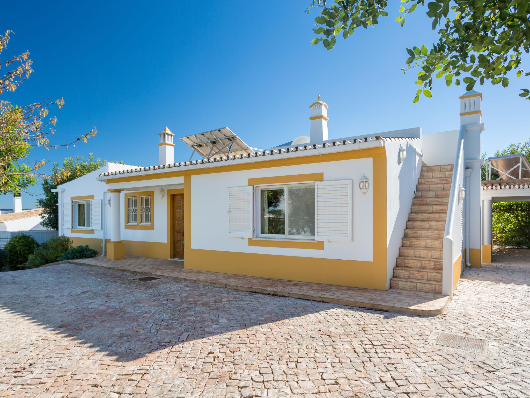 Foto 4 - Casa de 3 habitaciones en Albufeira con piscina privada y jardín