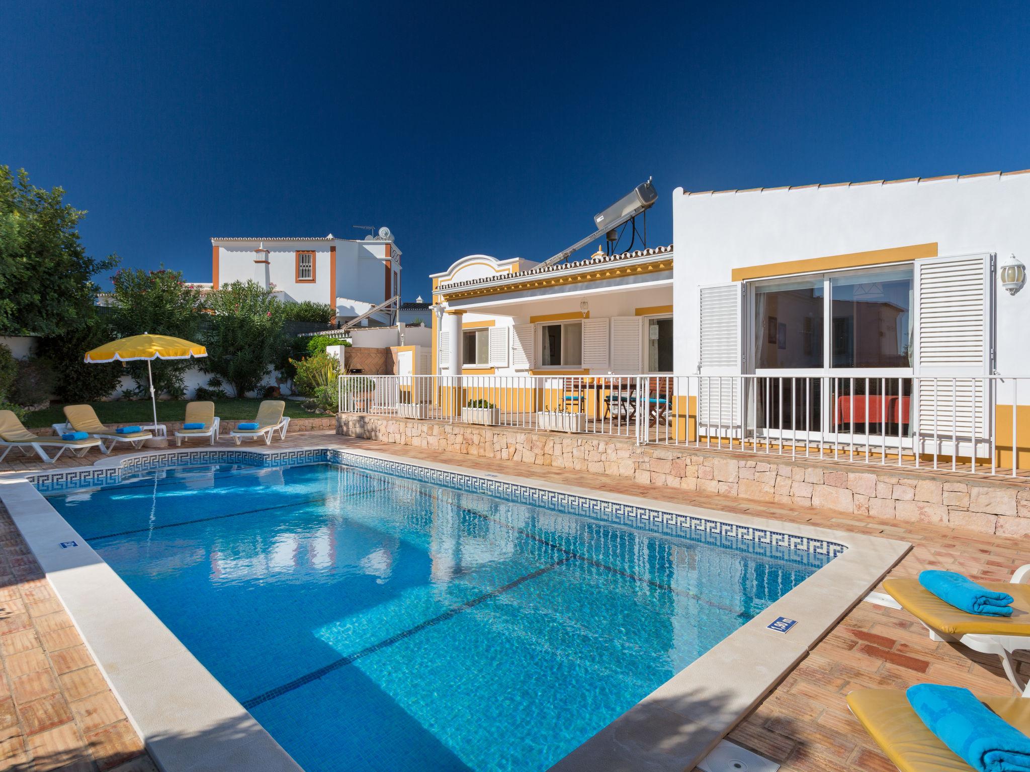 Foto 1 - Casa de 3 quartos em Albufeira com piscina privada e jardim