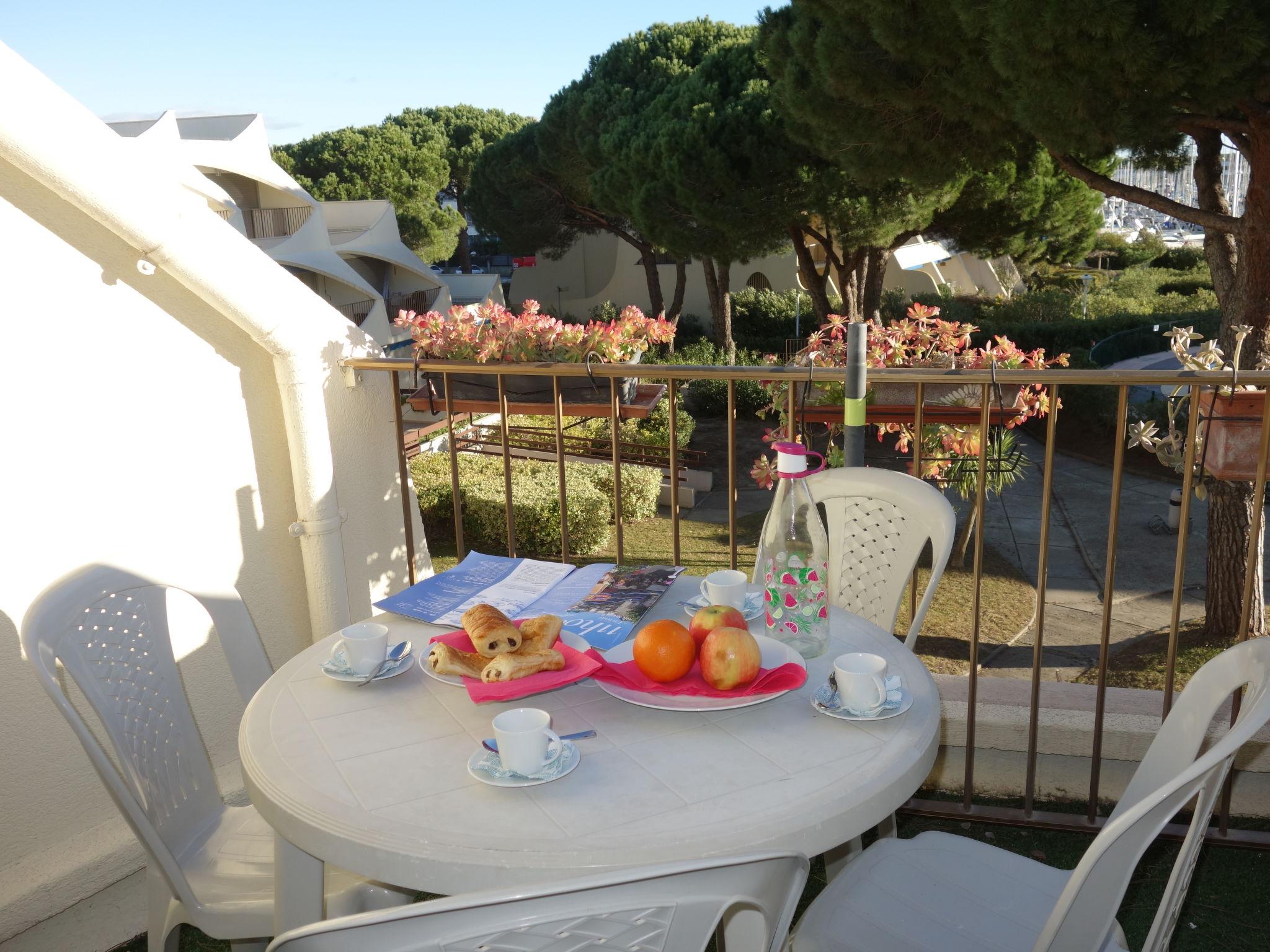 Photo 10 - 1 bedroom Apartment in Le Grau-du-Roi with swimming pool and sea view