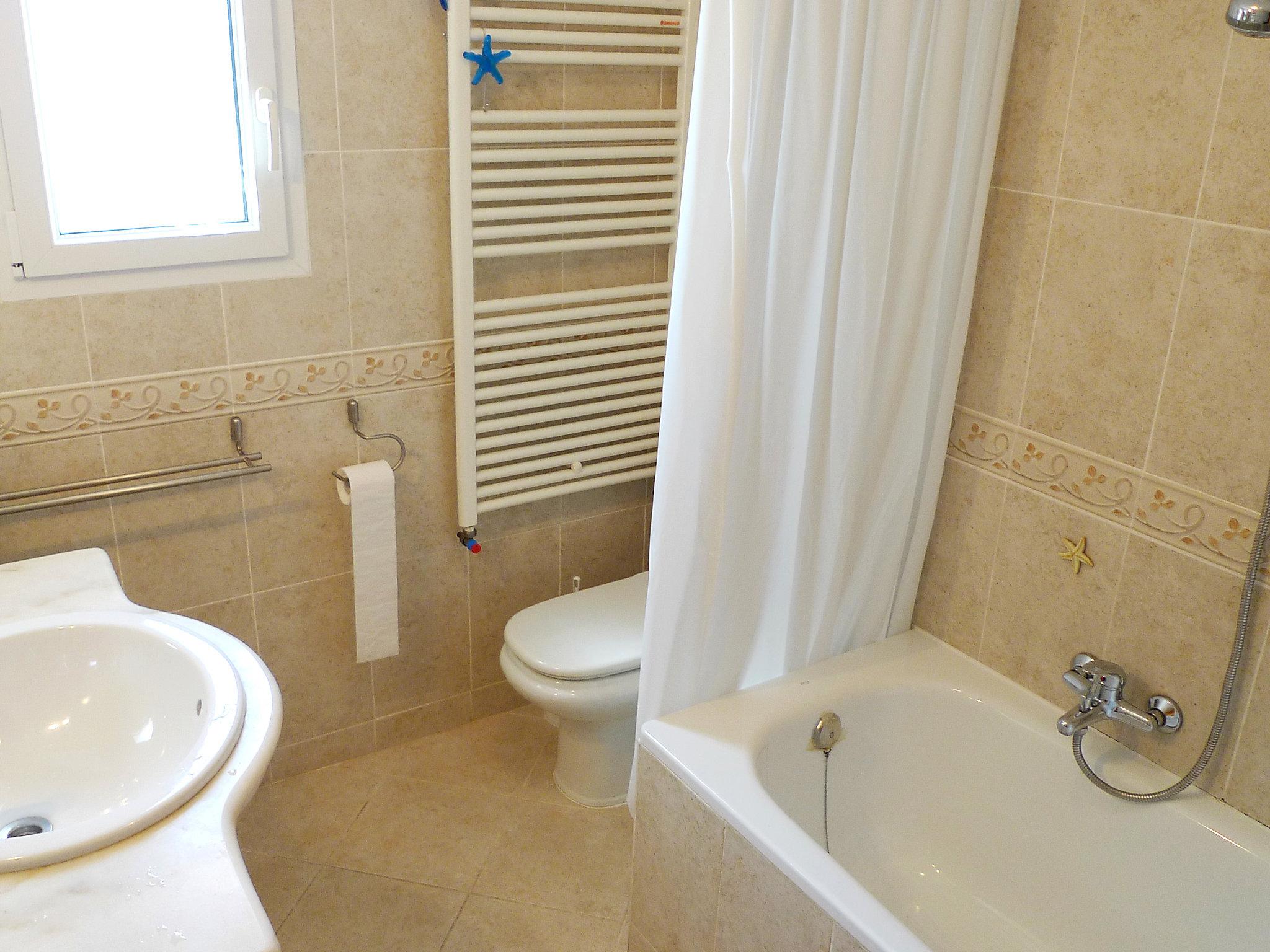 Photo 10 - 2 bedroom House in Dénia with garden and sea view