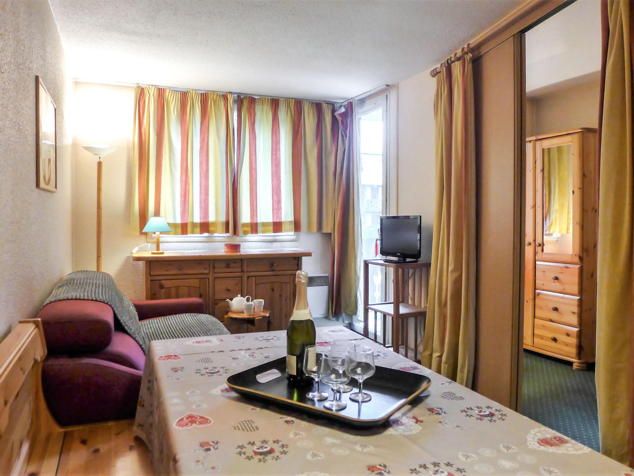 Foto 1 - Apartamento de 1 habitación en Chamonix-Mont-Blanc con vistas a la montaña