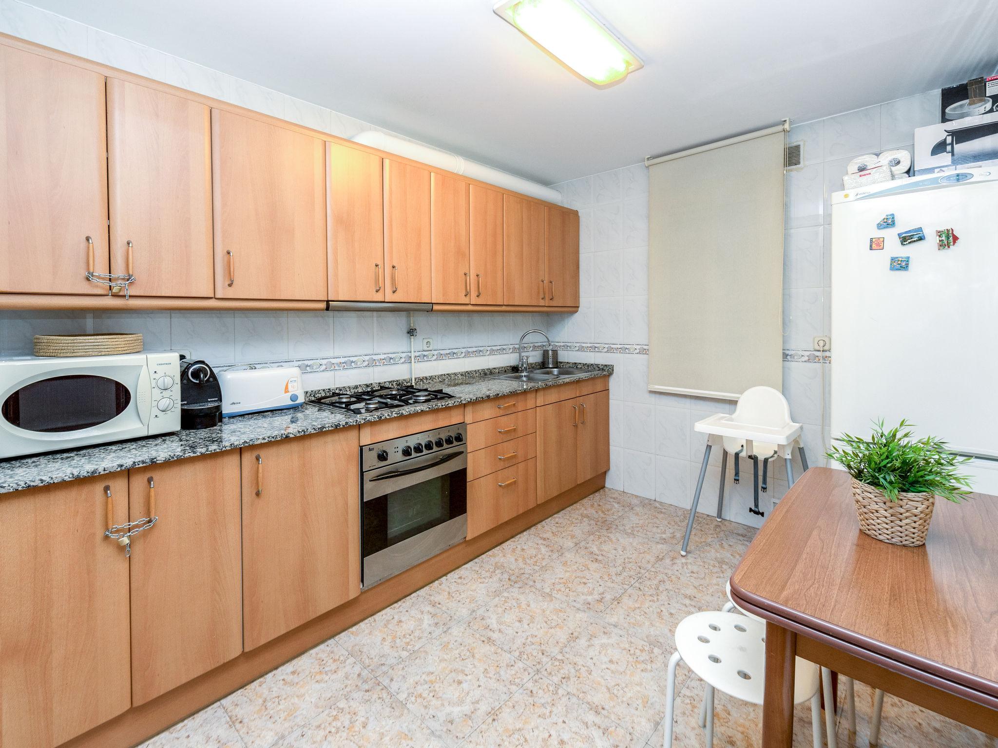 Foto 3 - Apartment mit 3 Schlafzimmern in Barcelona
