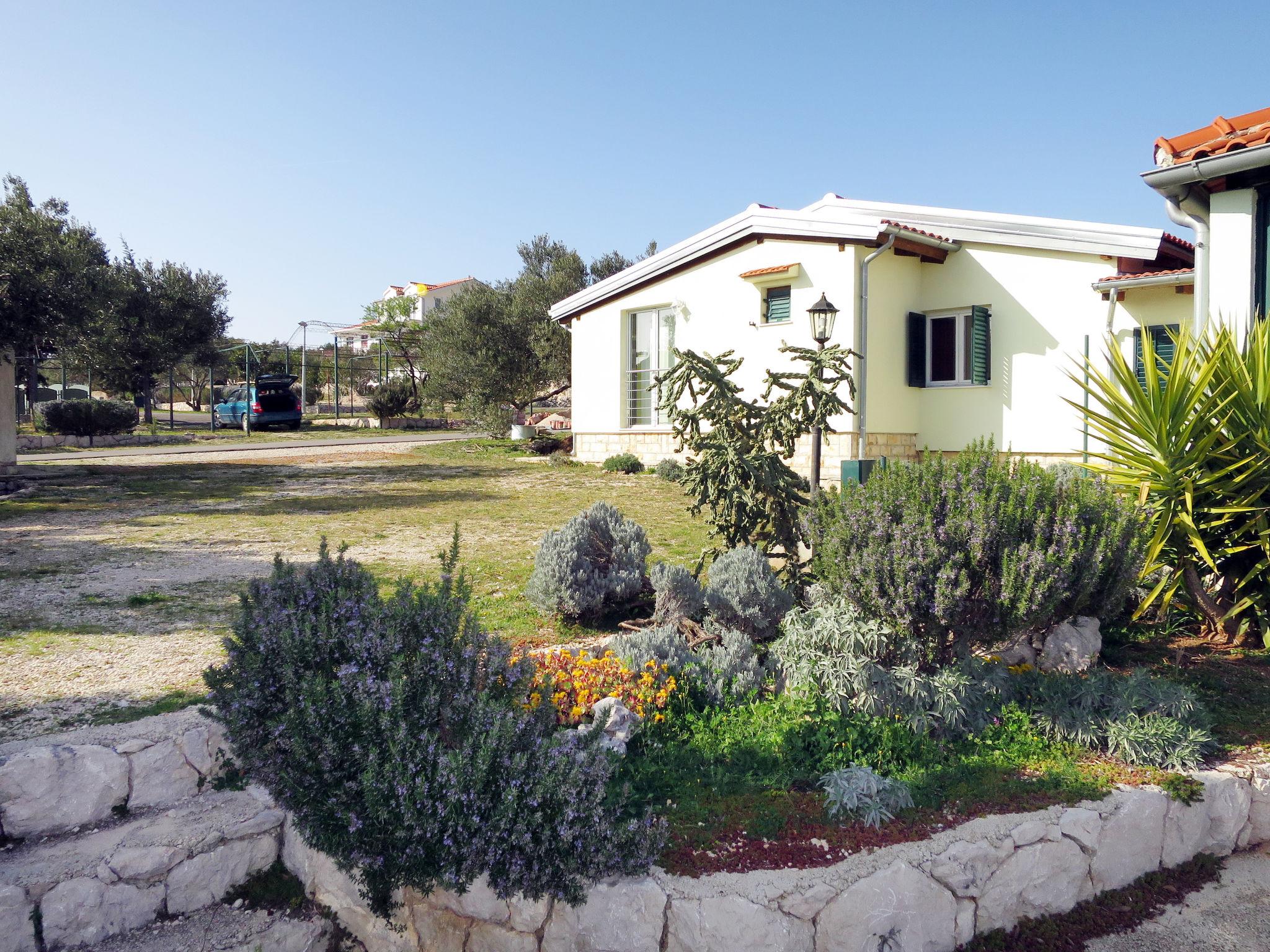 Foto 2 - Casa de 1 habitación en Rogoznica con piscina y vistas al mar