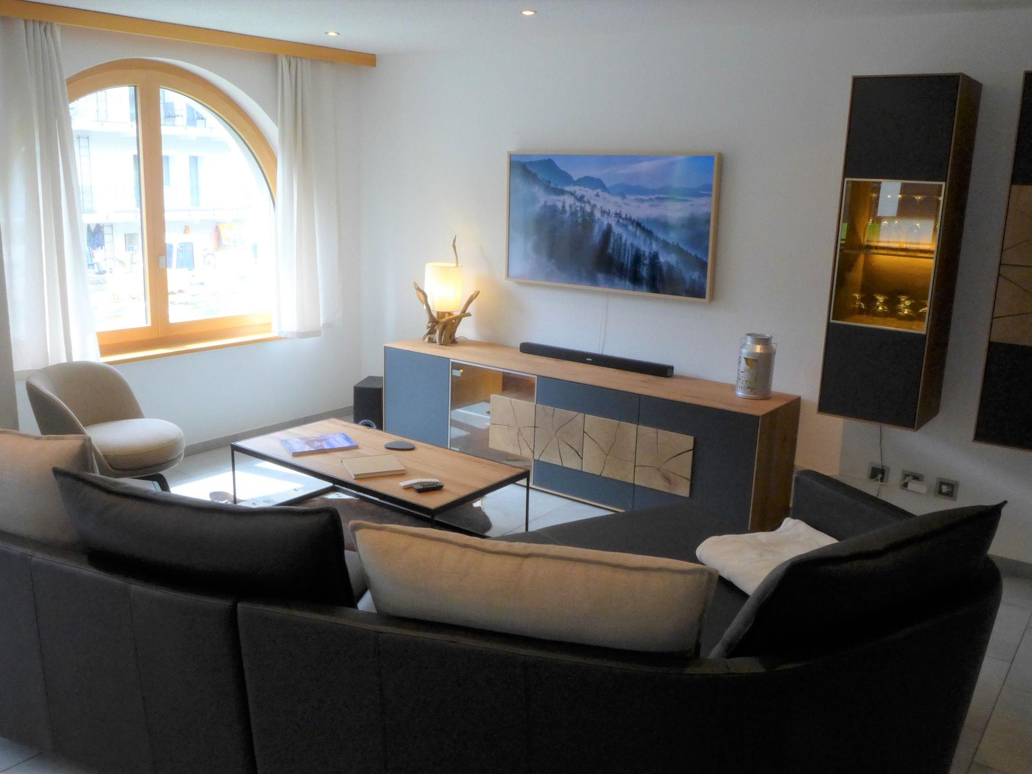 Foto 1 - Appartamento con 3 camere da letto a Zermatt con vista sulle montagne