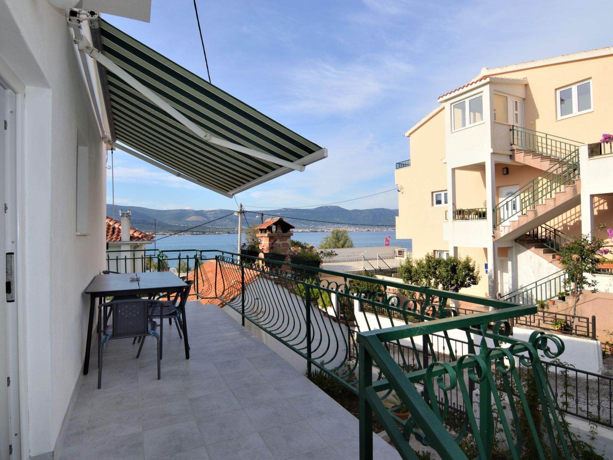 Foto 9 - Apartamento de 1 quarto em Trogir com vistas do mar