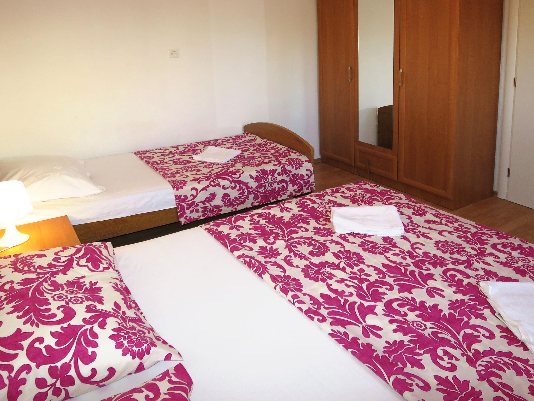 Foto 7 - Apartamento de 1 quarto em Trogir com vistas do mar