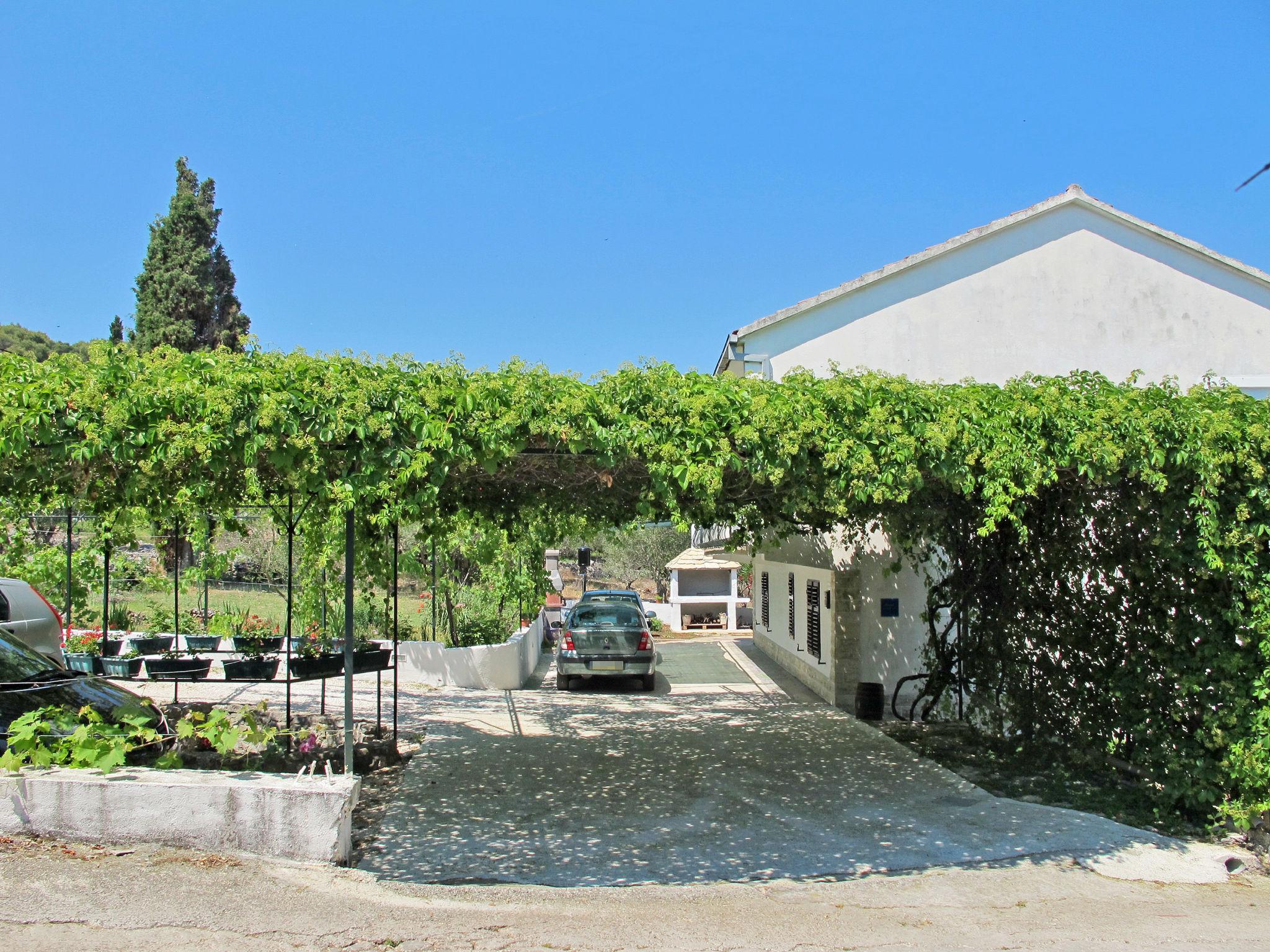 Foto 2 - Apartamento de 3 quartos em Trogir com terraço e vistas do mar