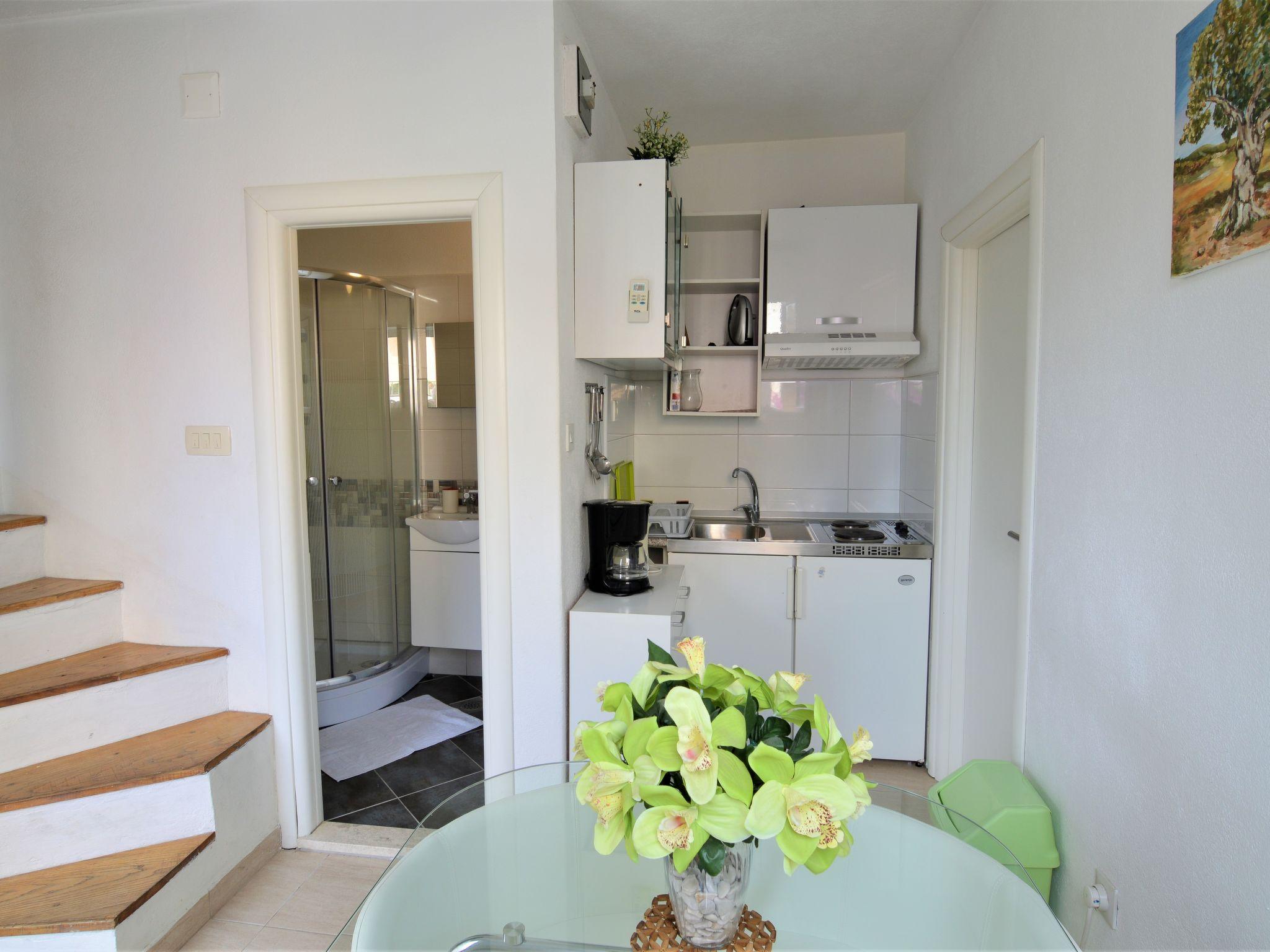 Foto 5 - Apartamento de 1 quarto em Trogir com vistas do mar