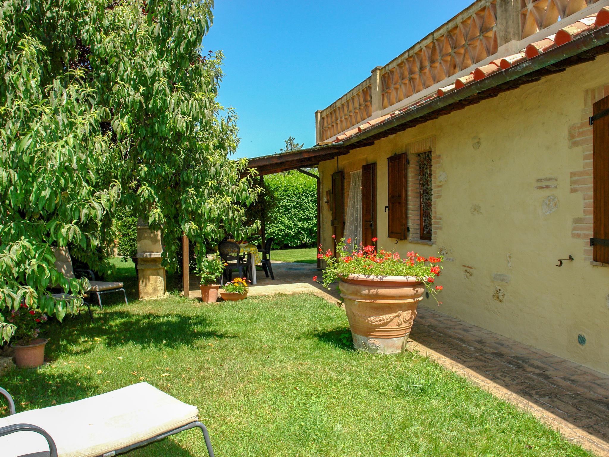 Foto 62 - Casa de 6 habitaciones en Castellina in Chianti con piscina privada y jardín