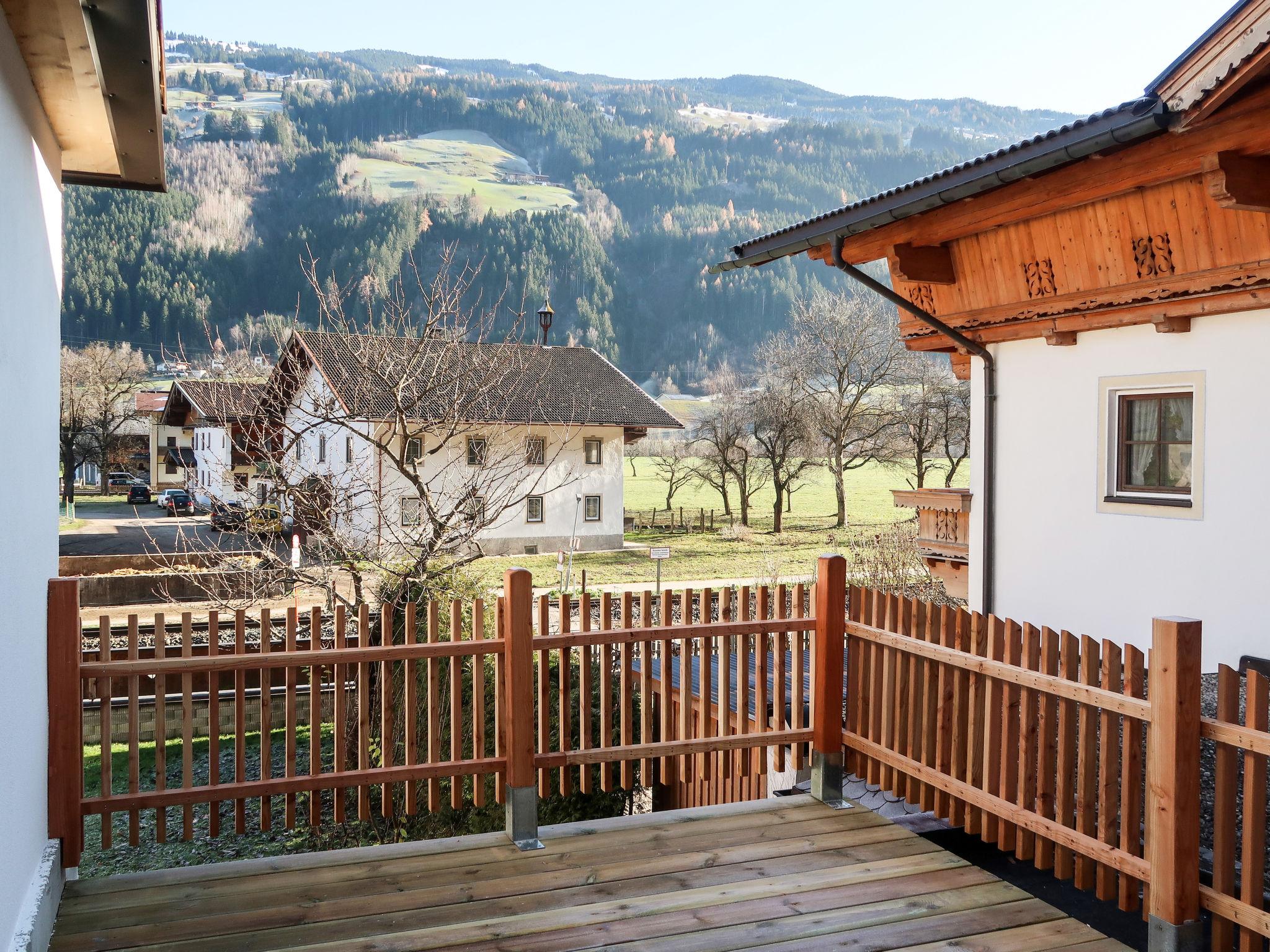 Foto 22 - Appartamento con 3 camere da letto a Aschau im Zillertal con giardino e terrazza