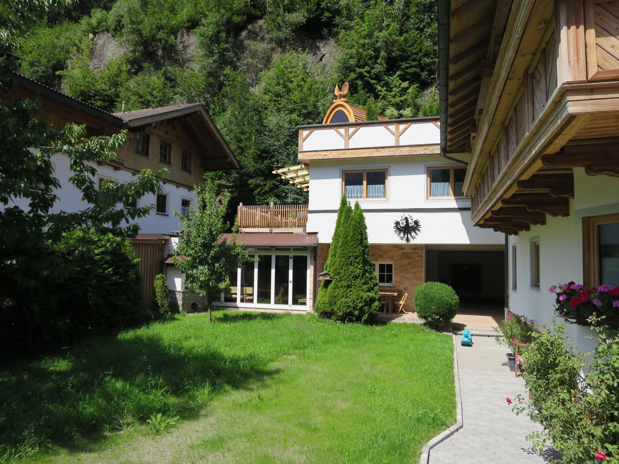 Foto 12 - Appartamento con 3 camere da letto a Aschau im Zillertal con giardino e terrazza