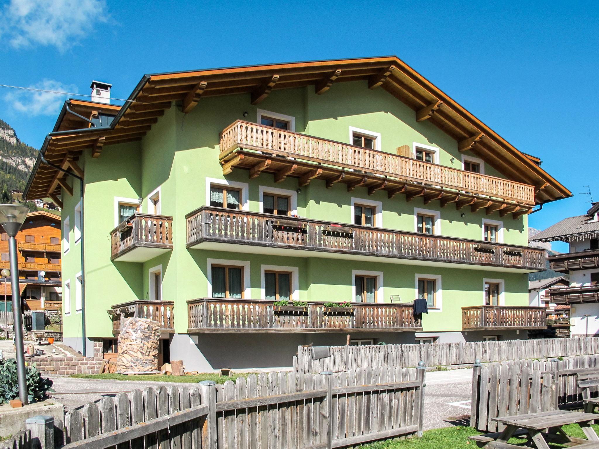 Foto 1 - Apartamento de 3 habitaciones en San Giovanni di Fassa-Sèn Jan con vistas a la montaña