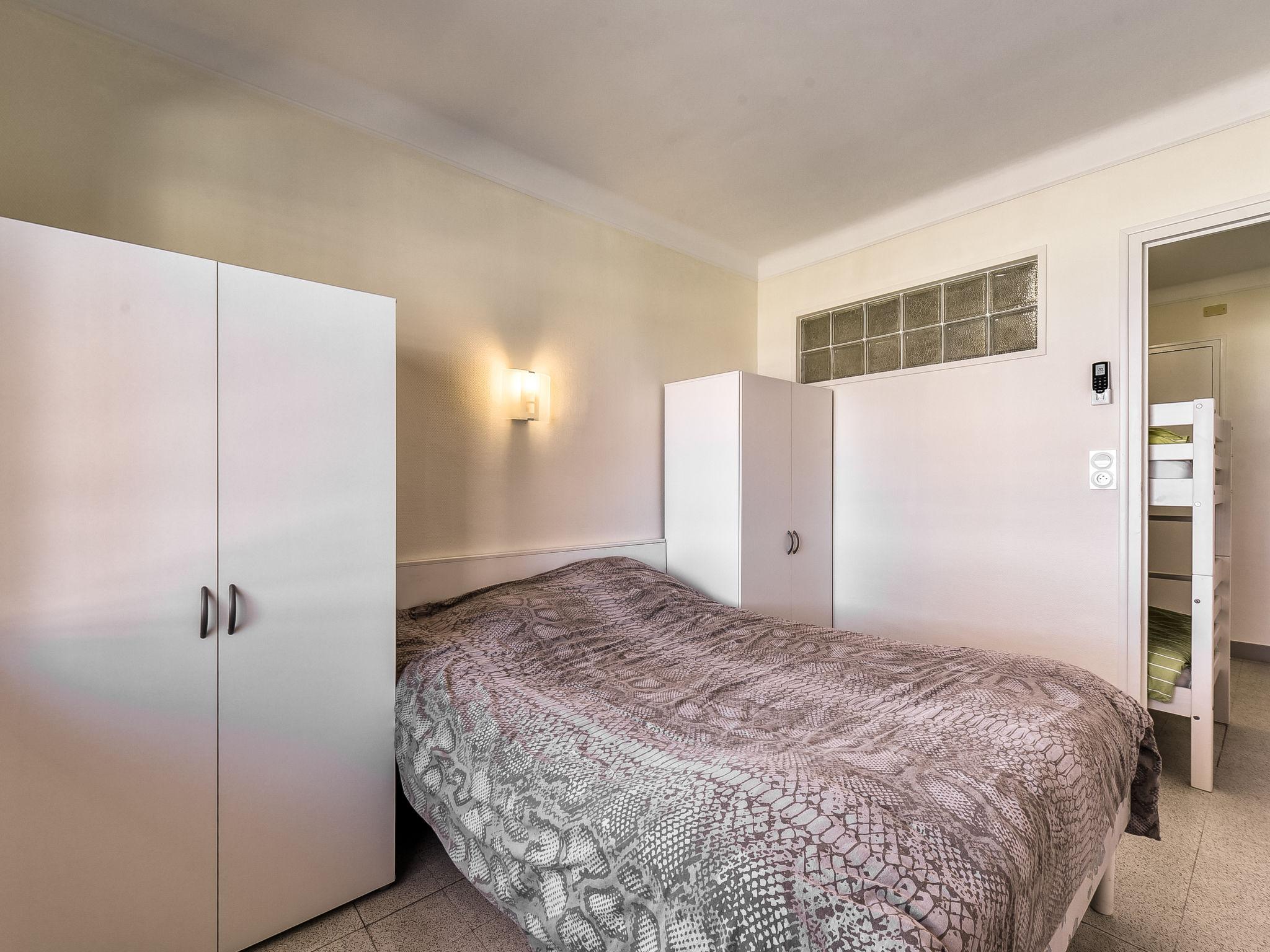 Foto 10 - Apartamento de 1 habitación en Canet-en-Roussillon con terraza y vistas al mar