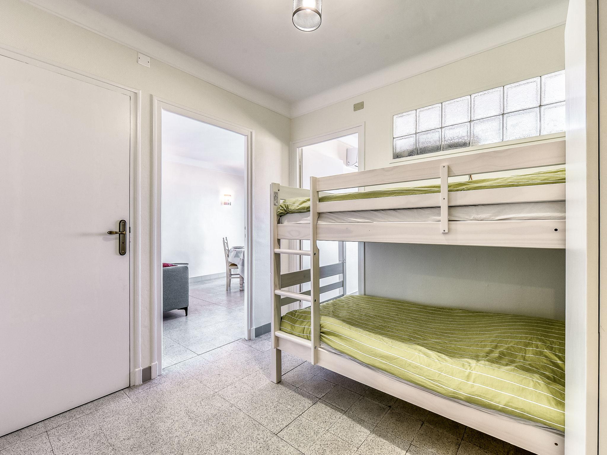 Foto 11 - Appartamento con 1 camera da letto a Canet-en-Roussillon con terrazza e vista mare