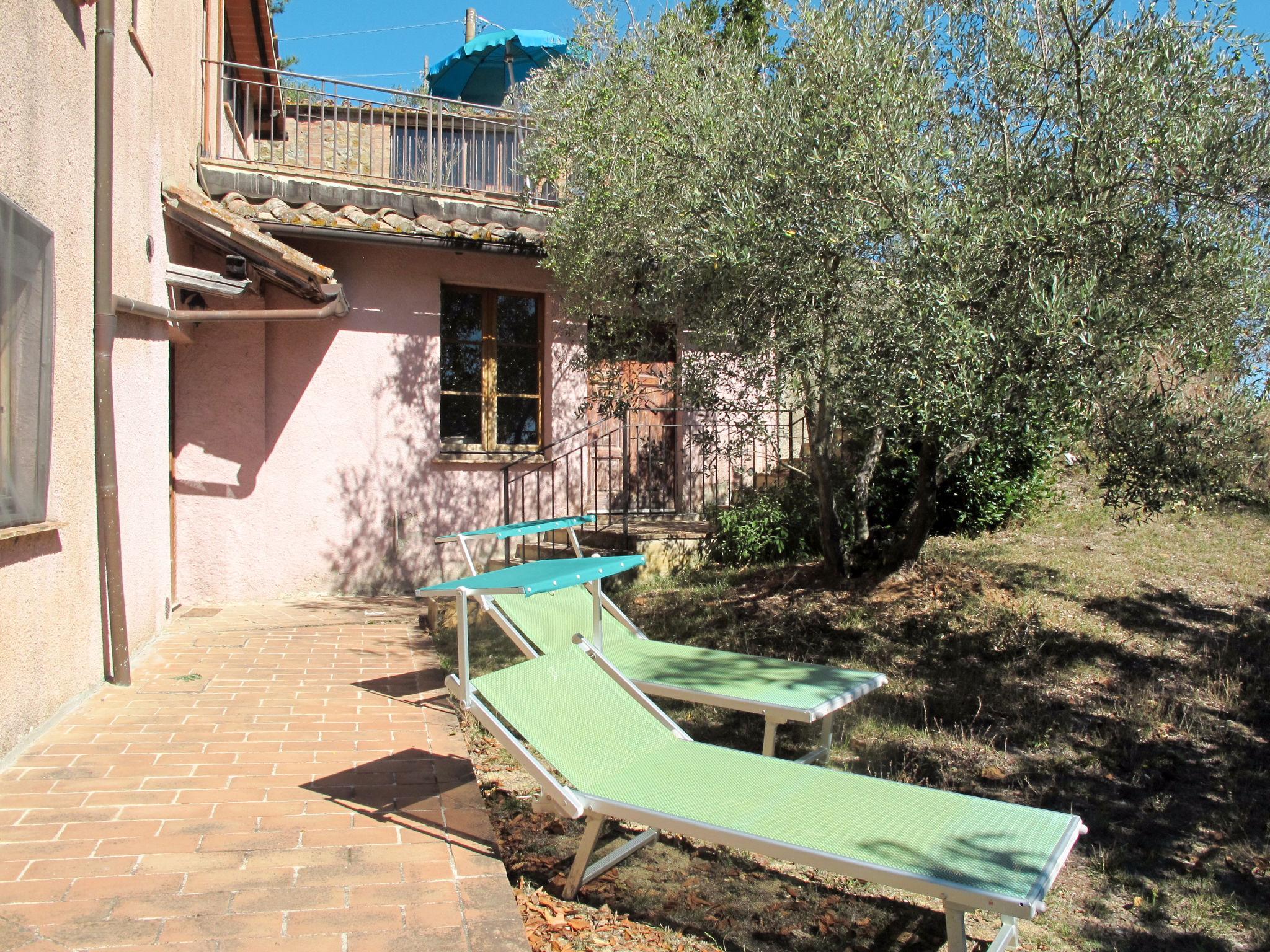 Photo 2 - Appartement de 2 chambres à San Gimignano avec piscine et jardin