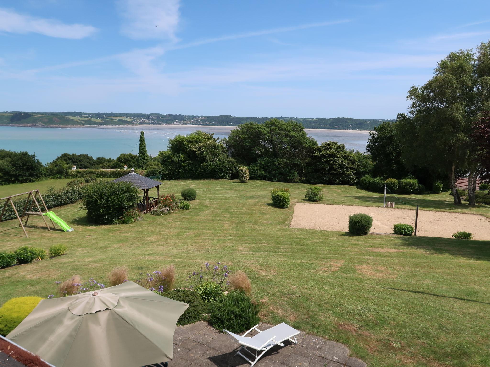 Foto 43 - Casa con 6 camere da letto a Plestin-les-Grèves con giardino e terrazza