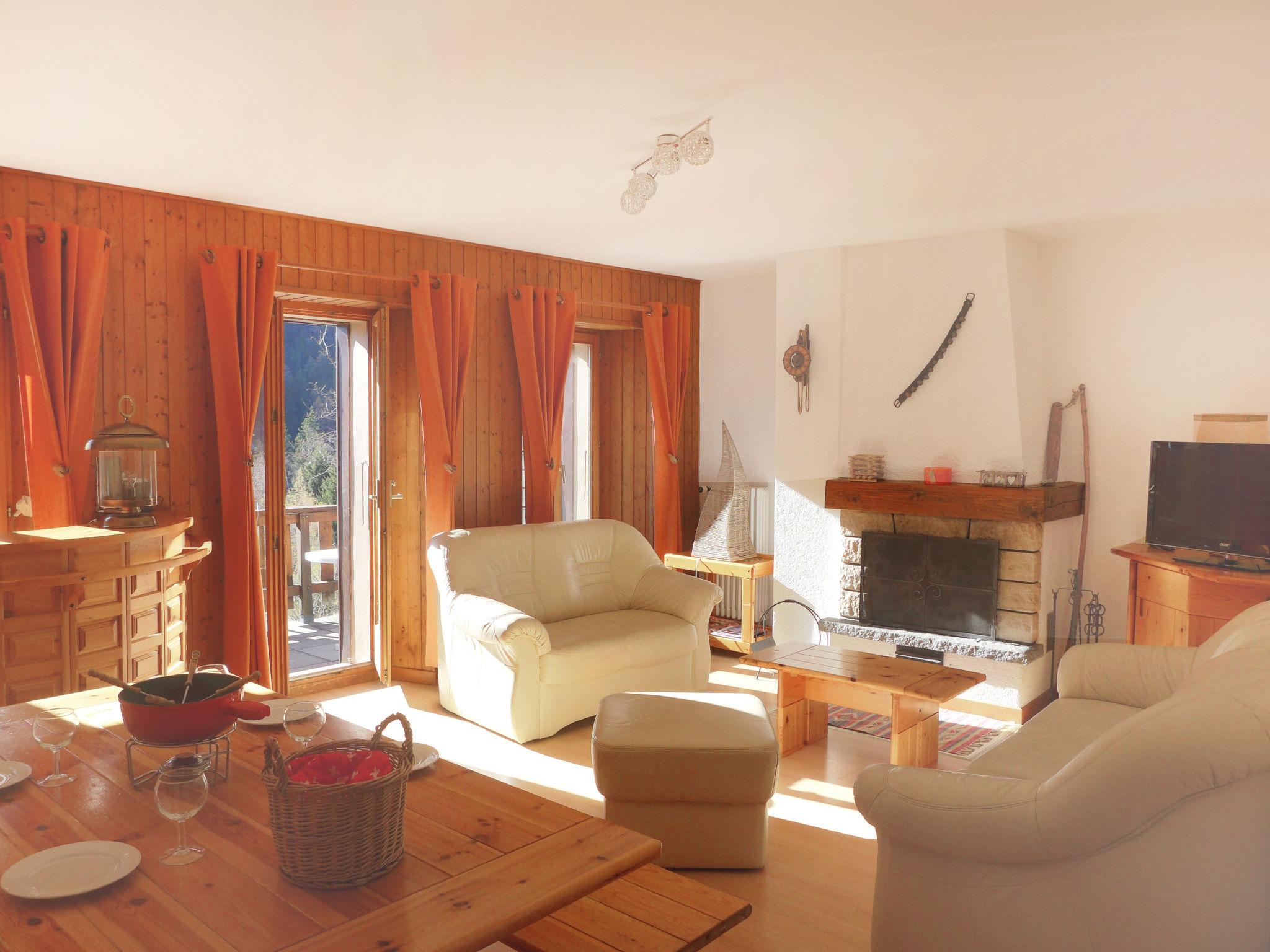 Photo 2 - 2 bedroom Apartment in Orsières with swimming pool and mountain view