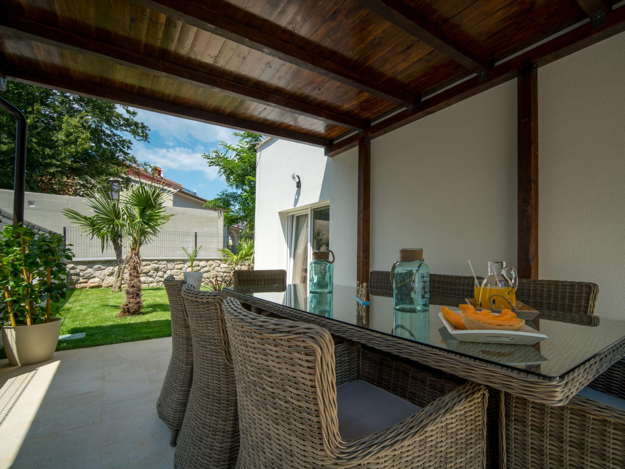 Photo 15 - Maison de 4 chambres à Dobrinj avec piscine privée et jardin