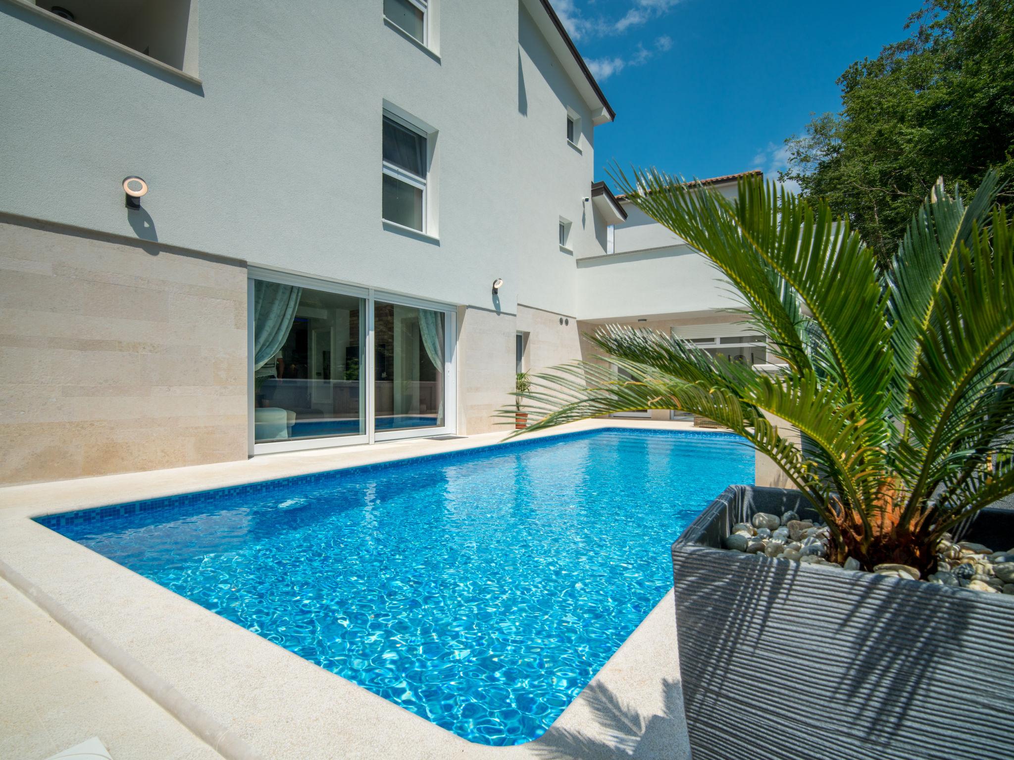 Foto 6 - Casa de 4 quartos em Dobrinj com piscina privada e vistas do mar