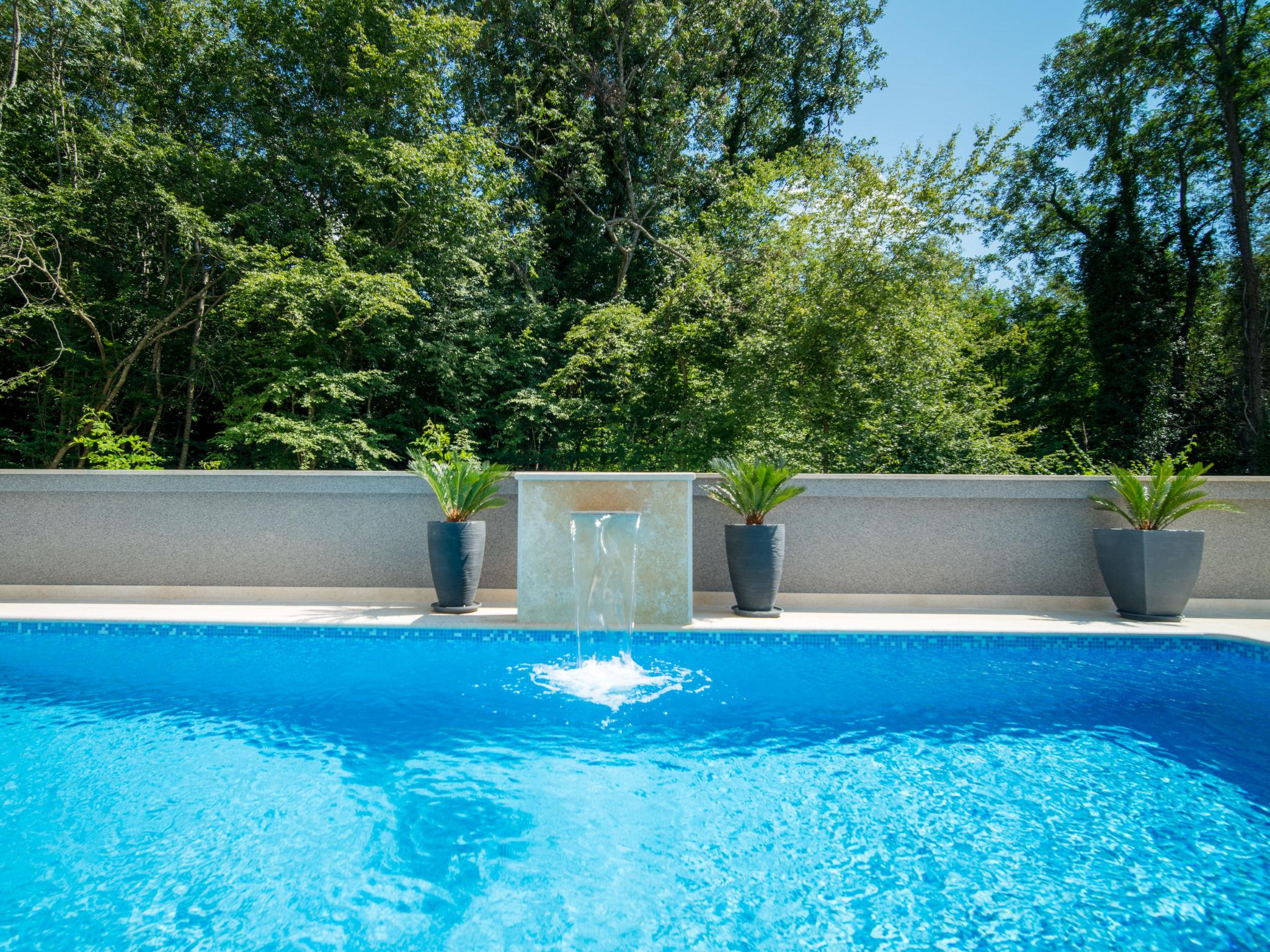 Photo 2 - Maison de 4 chambres à Dobrinj avec piscine privée et vues à la mer