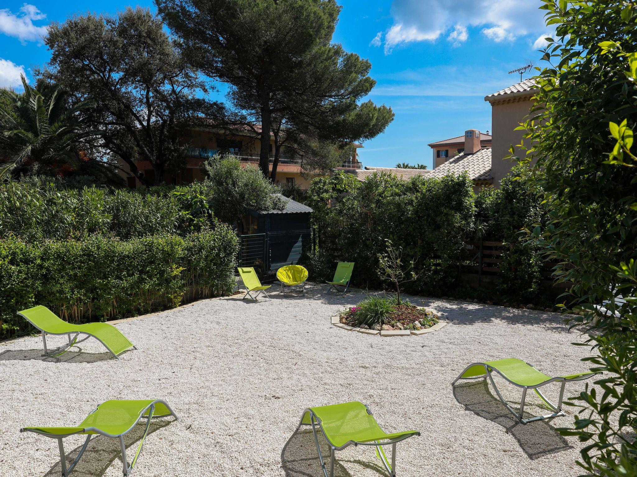 Foto 20 - Casa de 2 quartos em Fréjus com jardim e vistas do mar