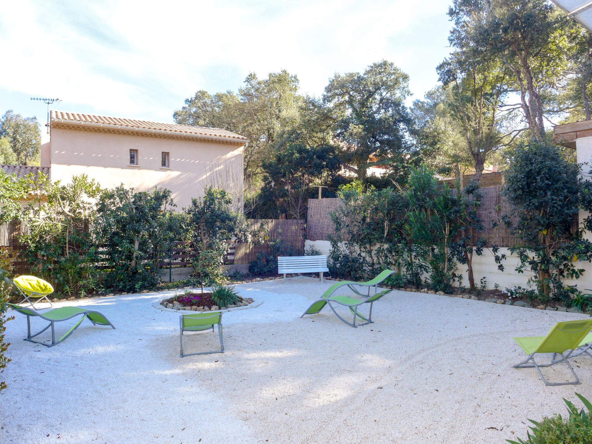 Foto 17 - Casa con 2 camere da letto a Fréjus con giardino e vista mare