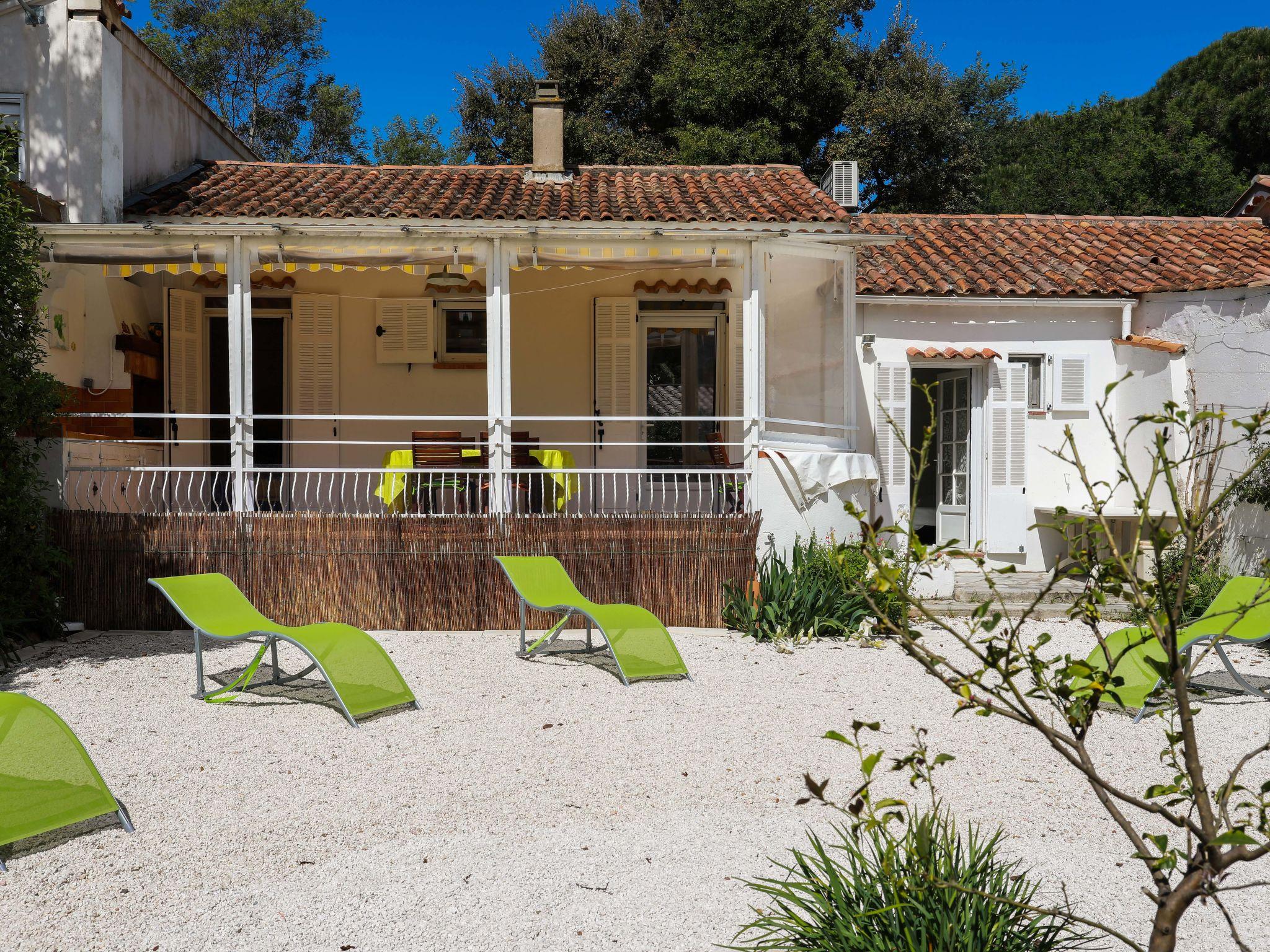 Photo 1 - Maison de 2 chambres à Fréjus avec jardin et vues à la mer