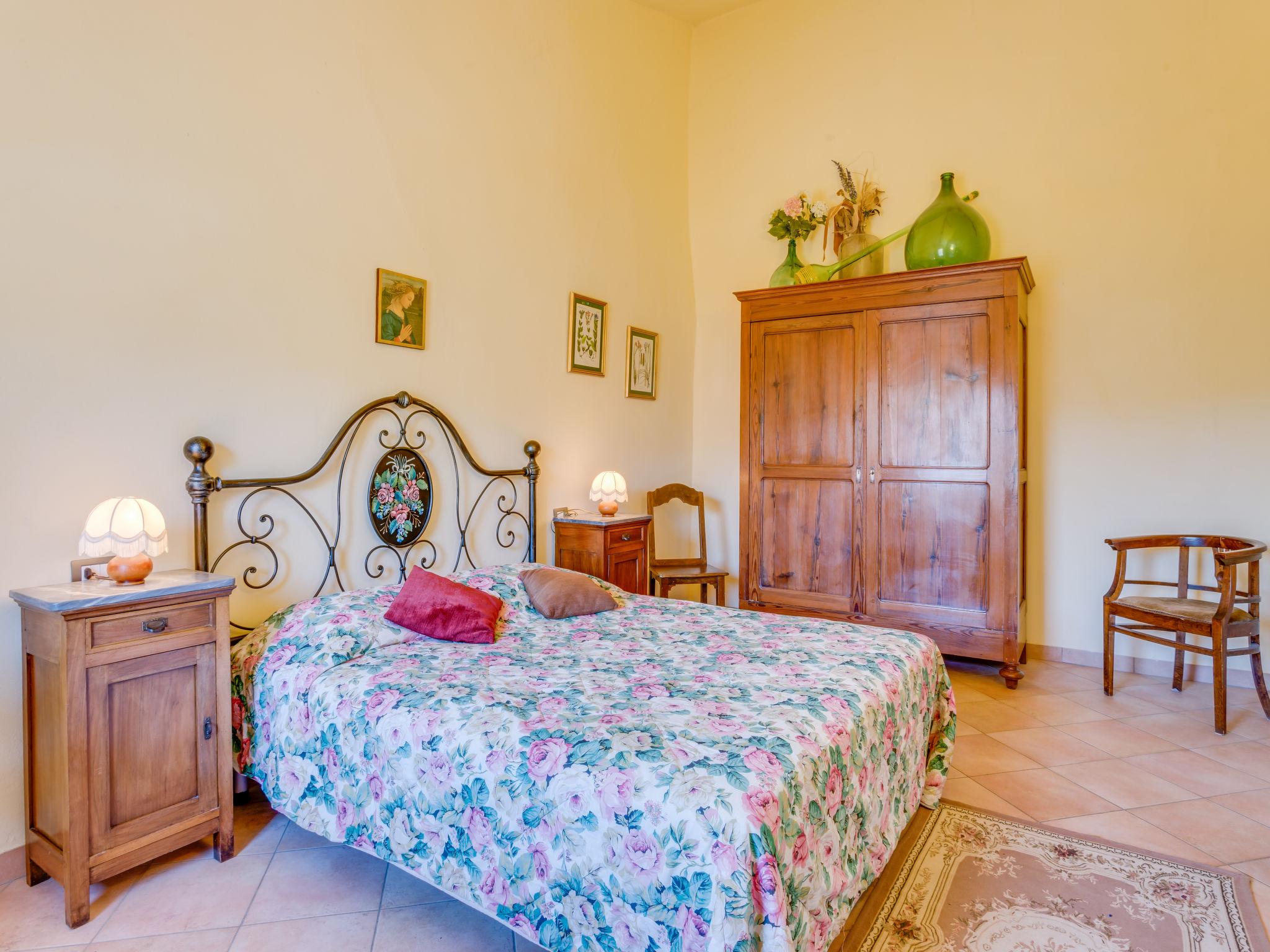 Photo 10 - 2 bedroom Apartment in Lamporecchio with swimming pool and garden