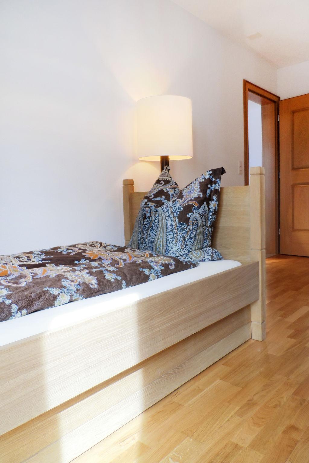 Foto 12 - Appartamento con 4 camere da letto a Leukerbad con sauna e vasca idromassaggio