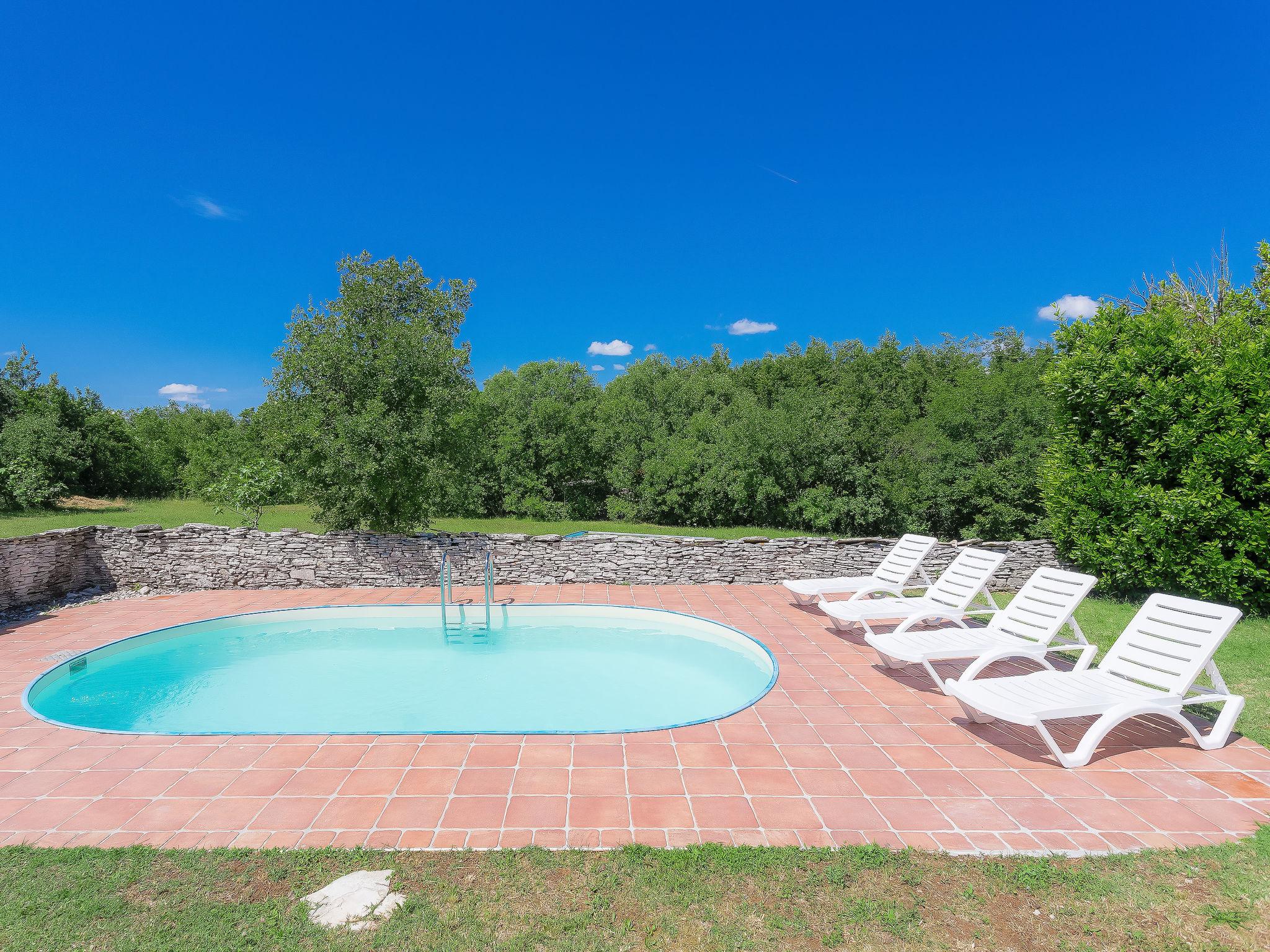 Foto 2 - Casa de 2 habitaciones en Raša con piscina privada y vistas al mar