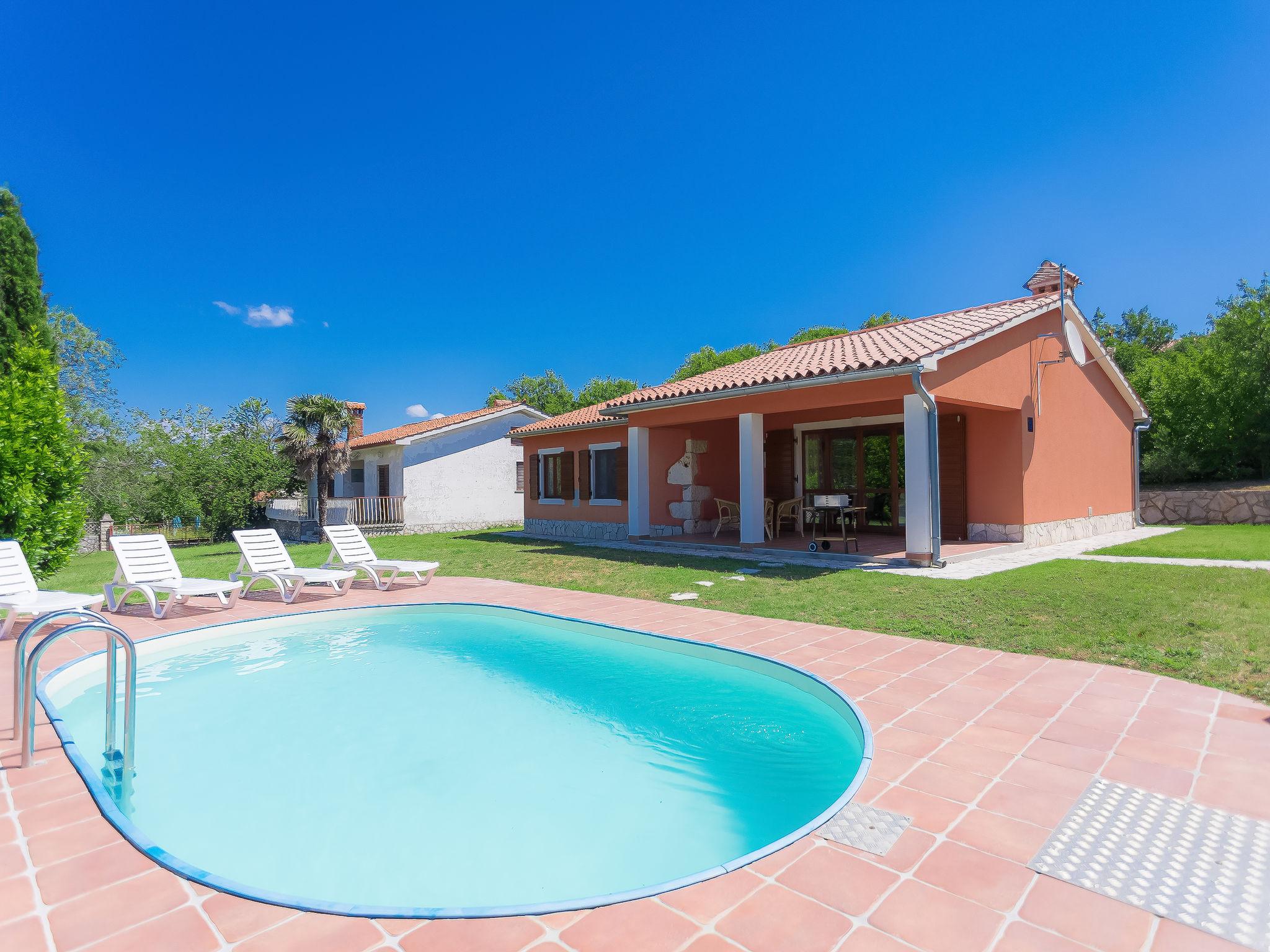 Foto 6 - Casa de 2 quartos em Raša com piscina privada e vistas do mar