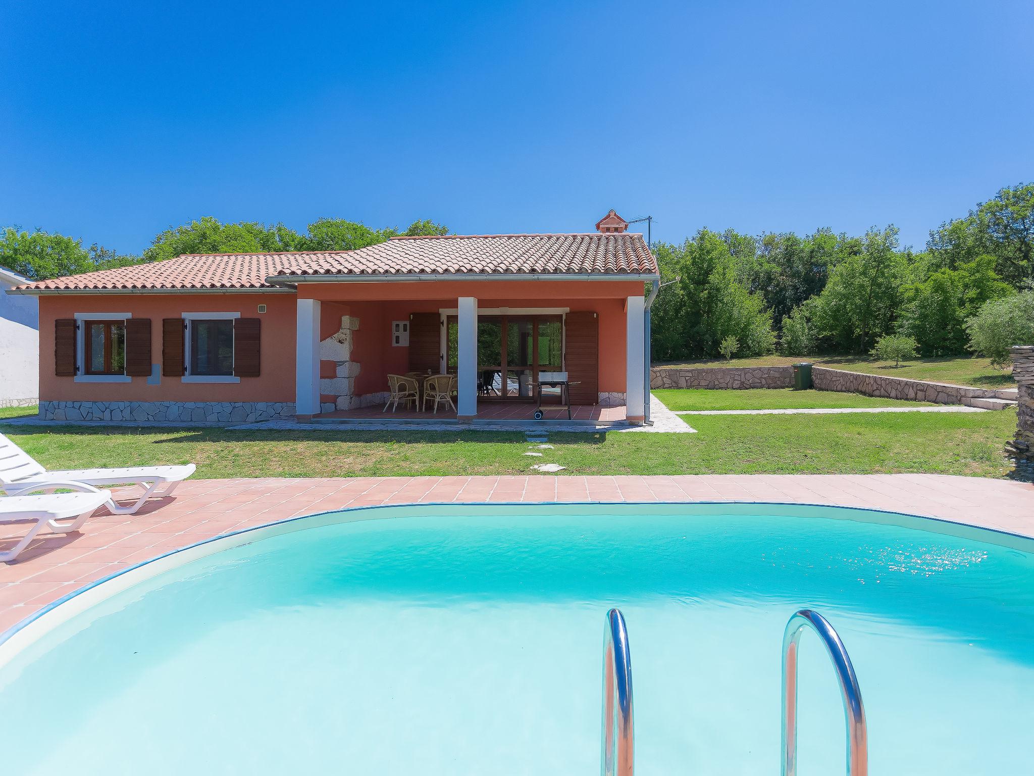 Foto 17 - Casa de 2 quartos em Raša com piscina privada e jardim