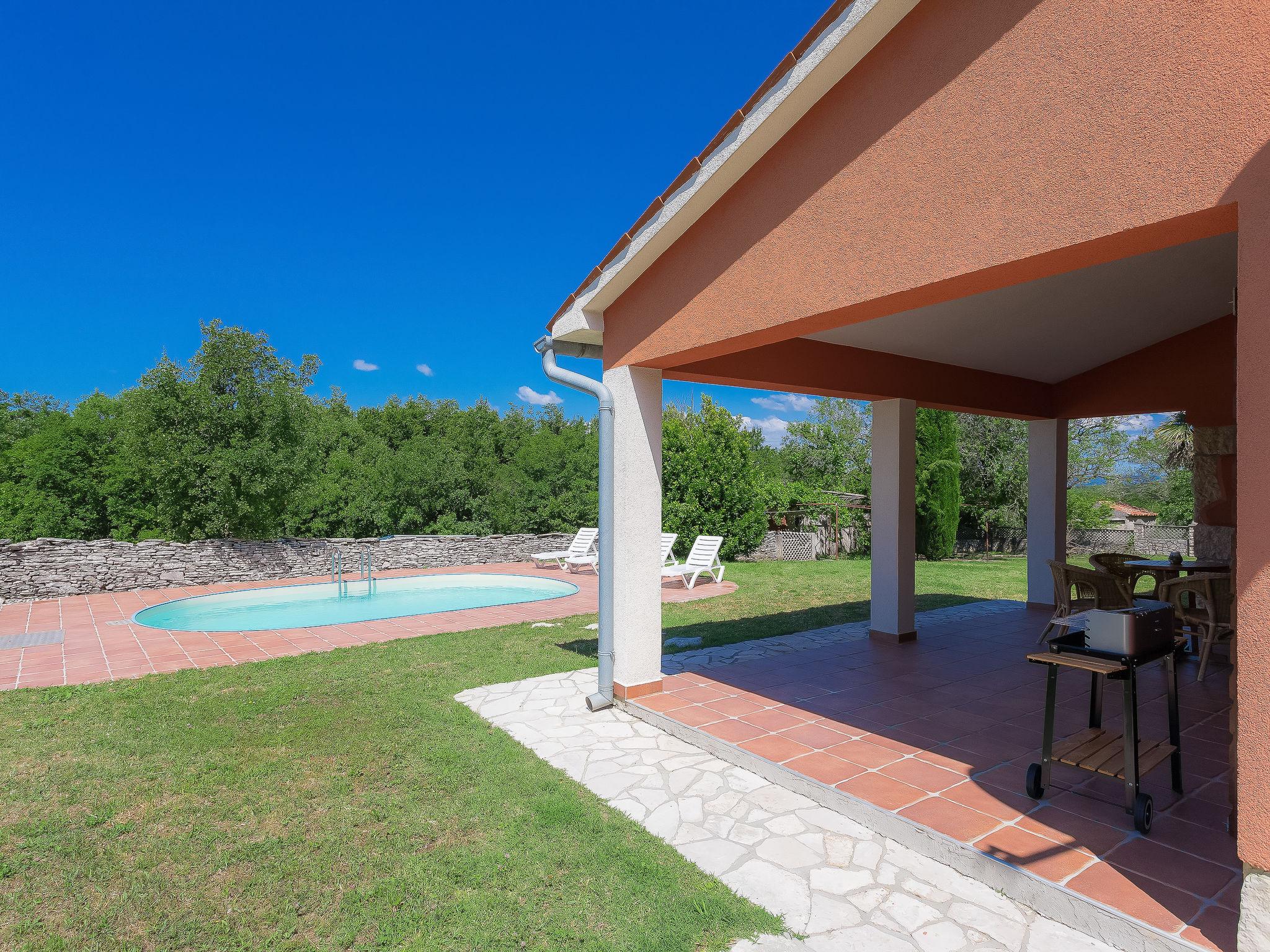 Photo 15 - 2 bedroom House in Raša with private pool and garden