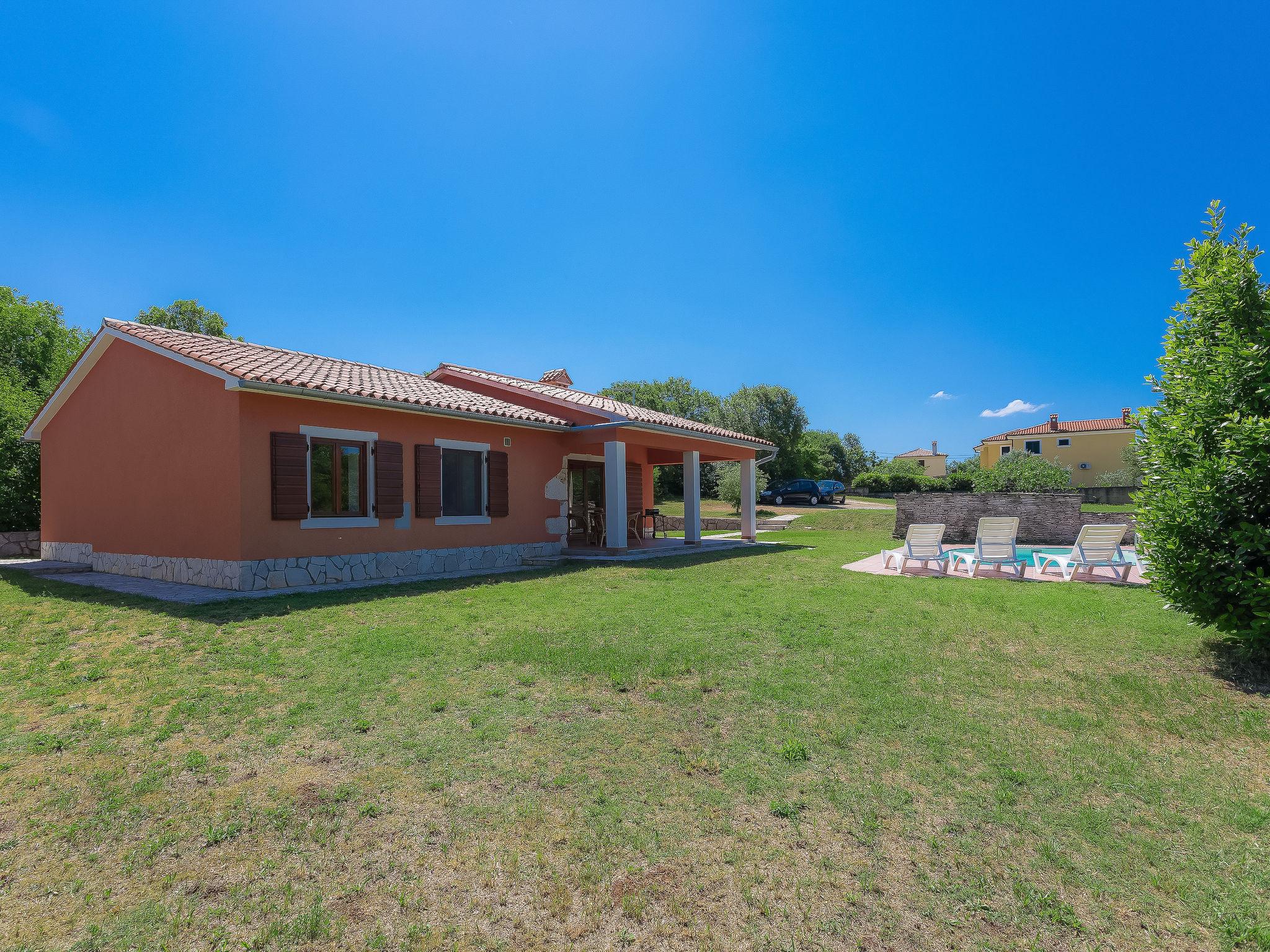 Photo 3 - Maison de 2 chambres à Raša avec piscine privée et vues à la mer