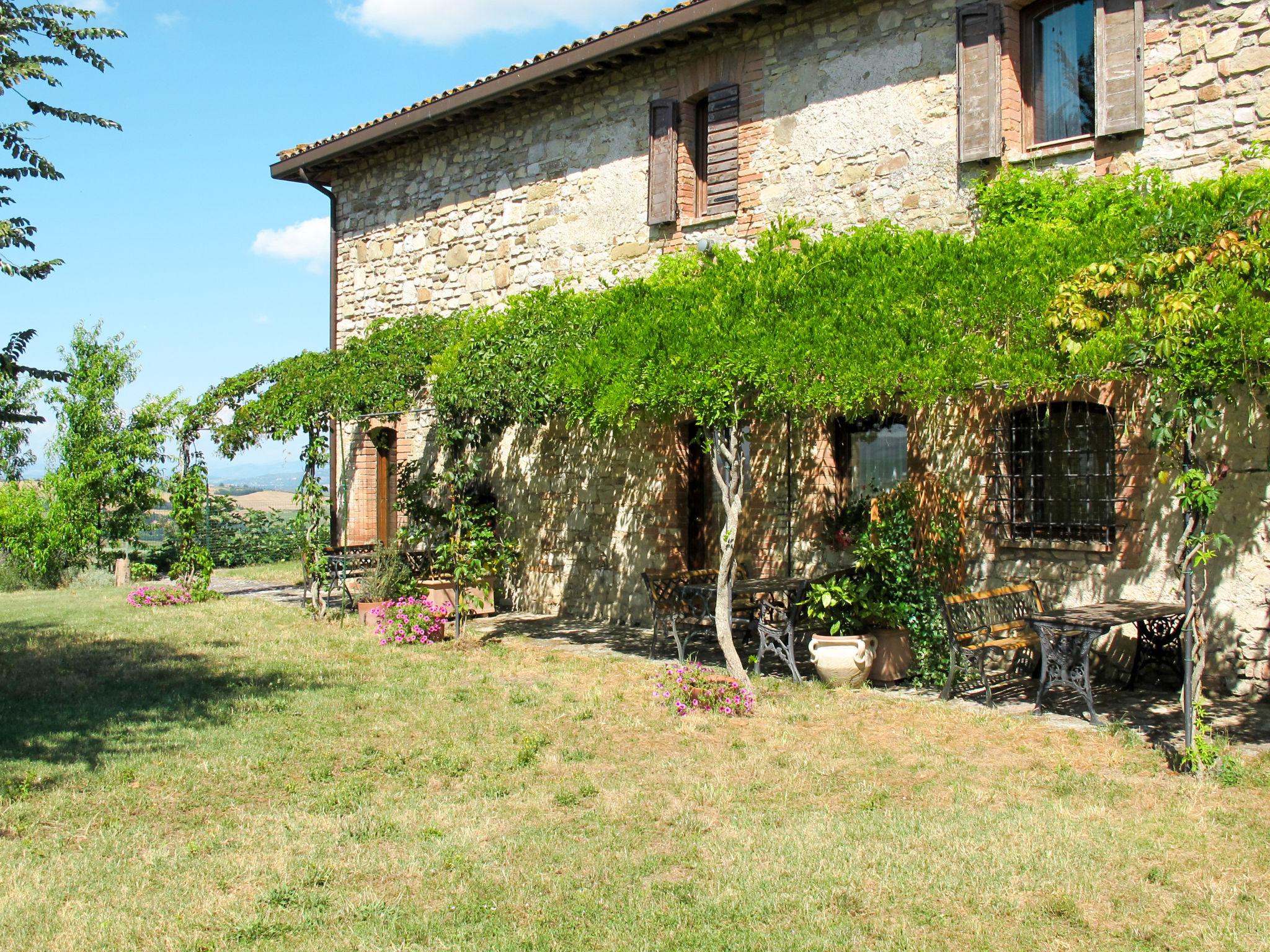 Foto 1 - Appartamento con 2 camere da letto a San Venanzo con piscina e giardino