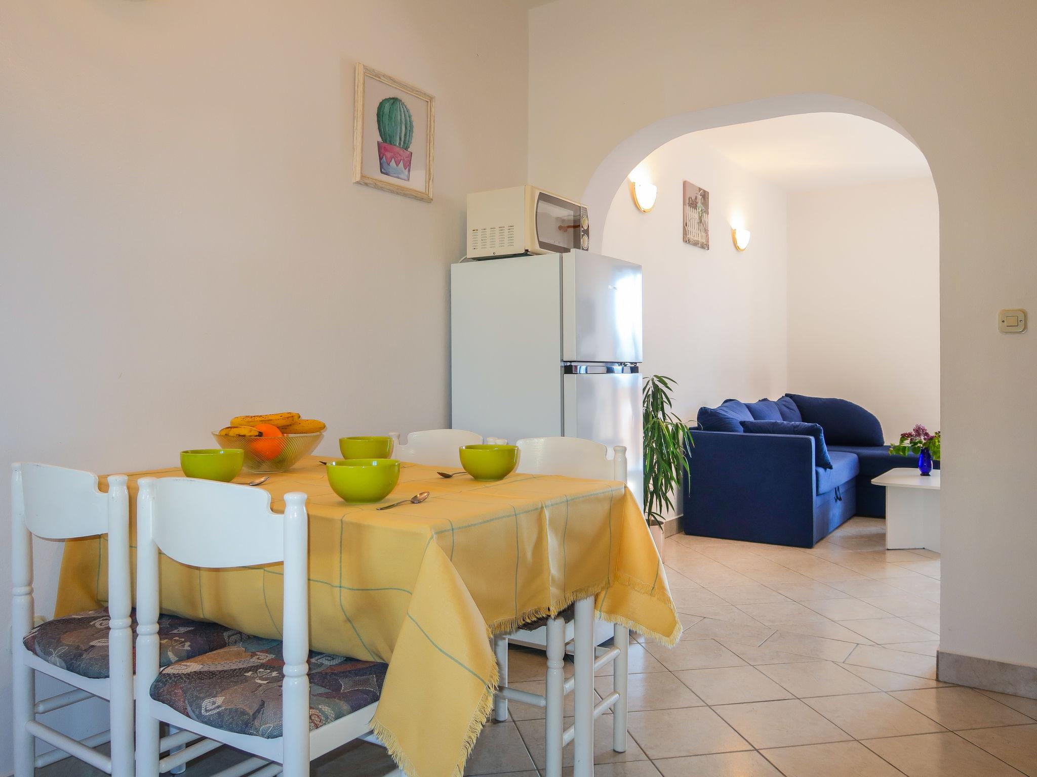 Foto 5 - Apartamento de 2 quartos em Krk com jardim