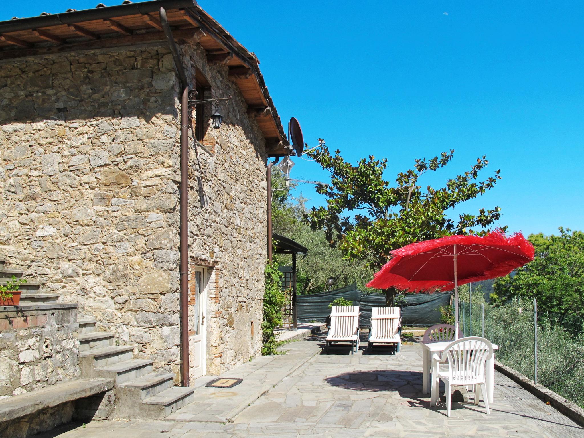 Photo 15 - Maison de 1 chambre à Pescaglia avec jardin et terrasse