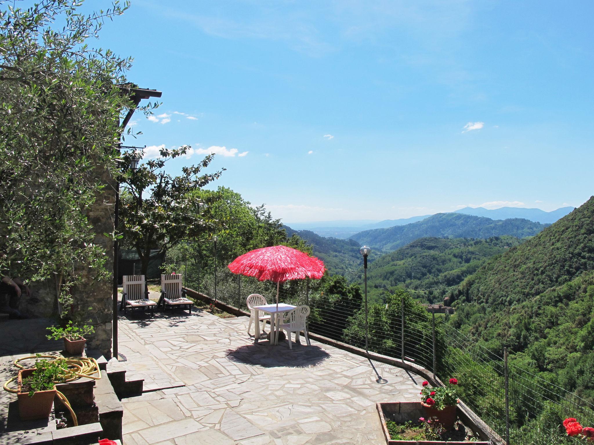 Photo 3 - Maison de 1 chambre à Pescaglia avec jardin et terrasse