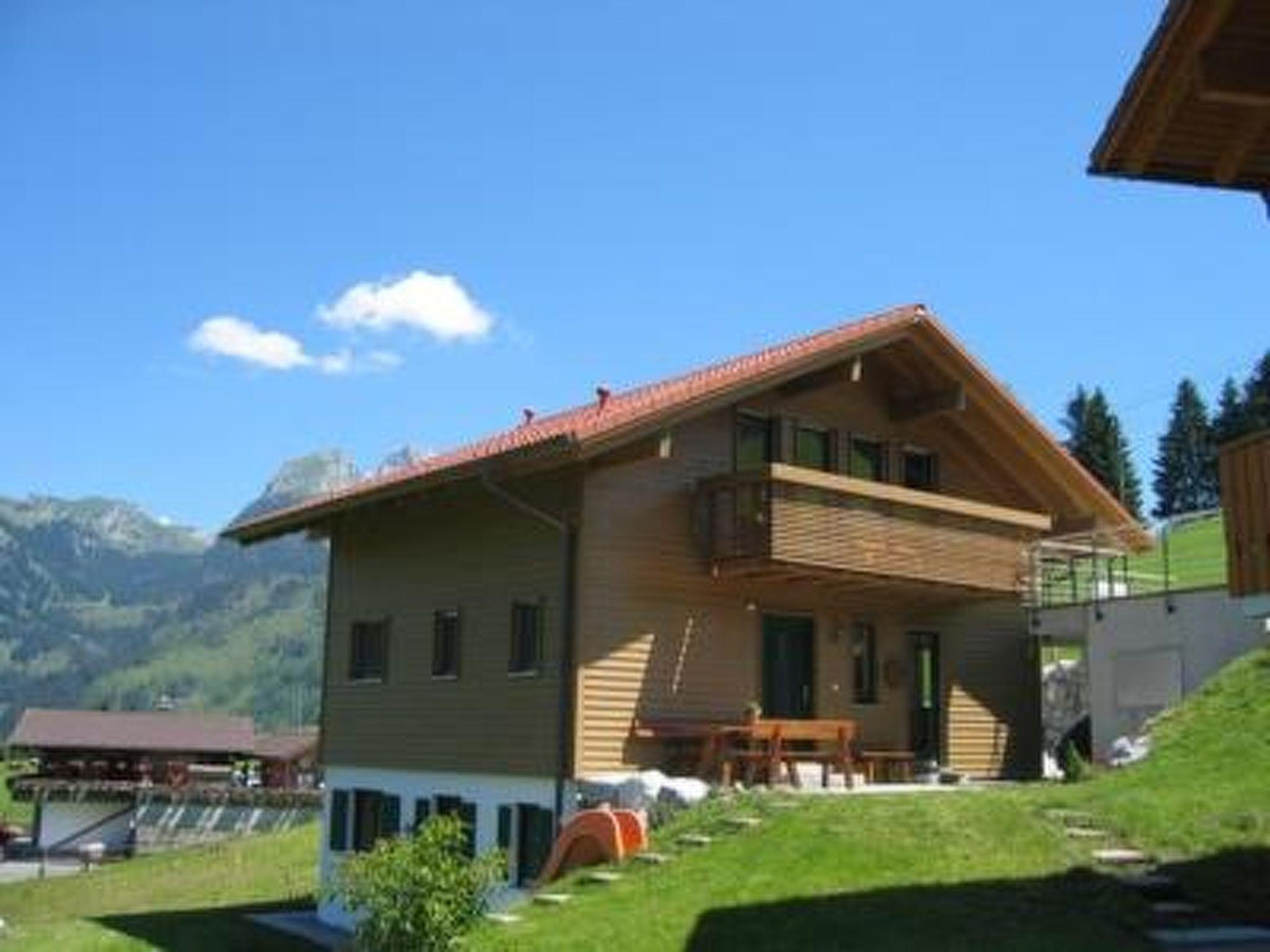 Foto 1 - Apartment mit 4 Schlafzimmern in Zweisimmen