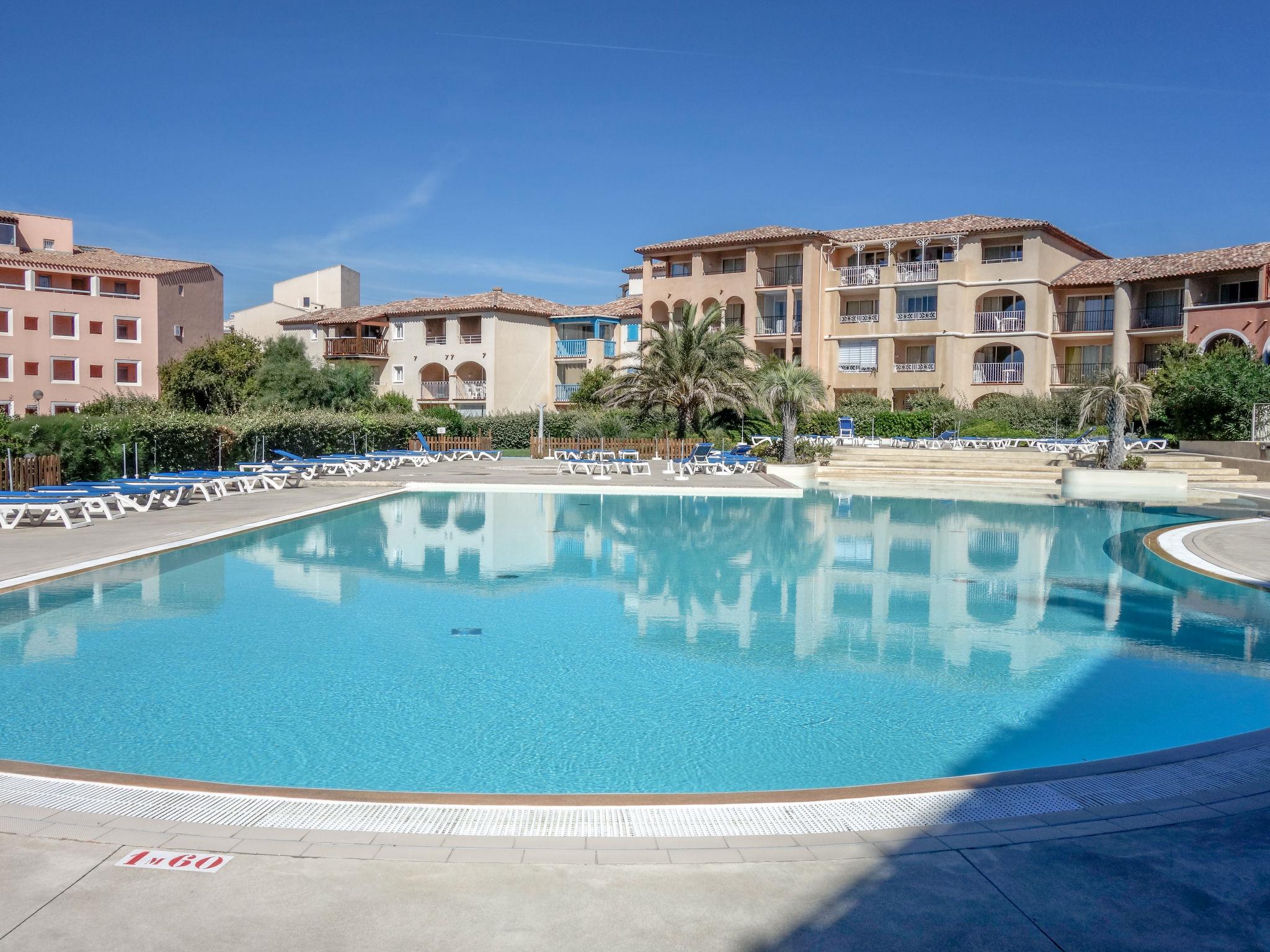 Photo 10 - Appartement de 2 chambres à Six-Fours-les-Plages avec piscine et vues à la mer