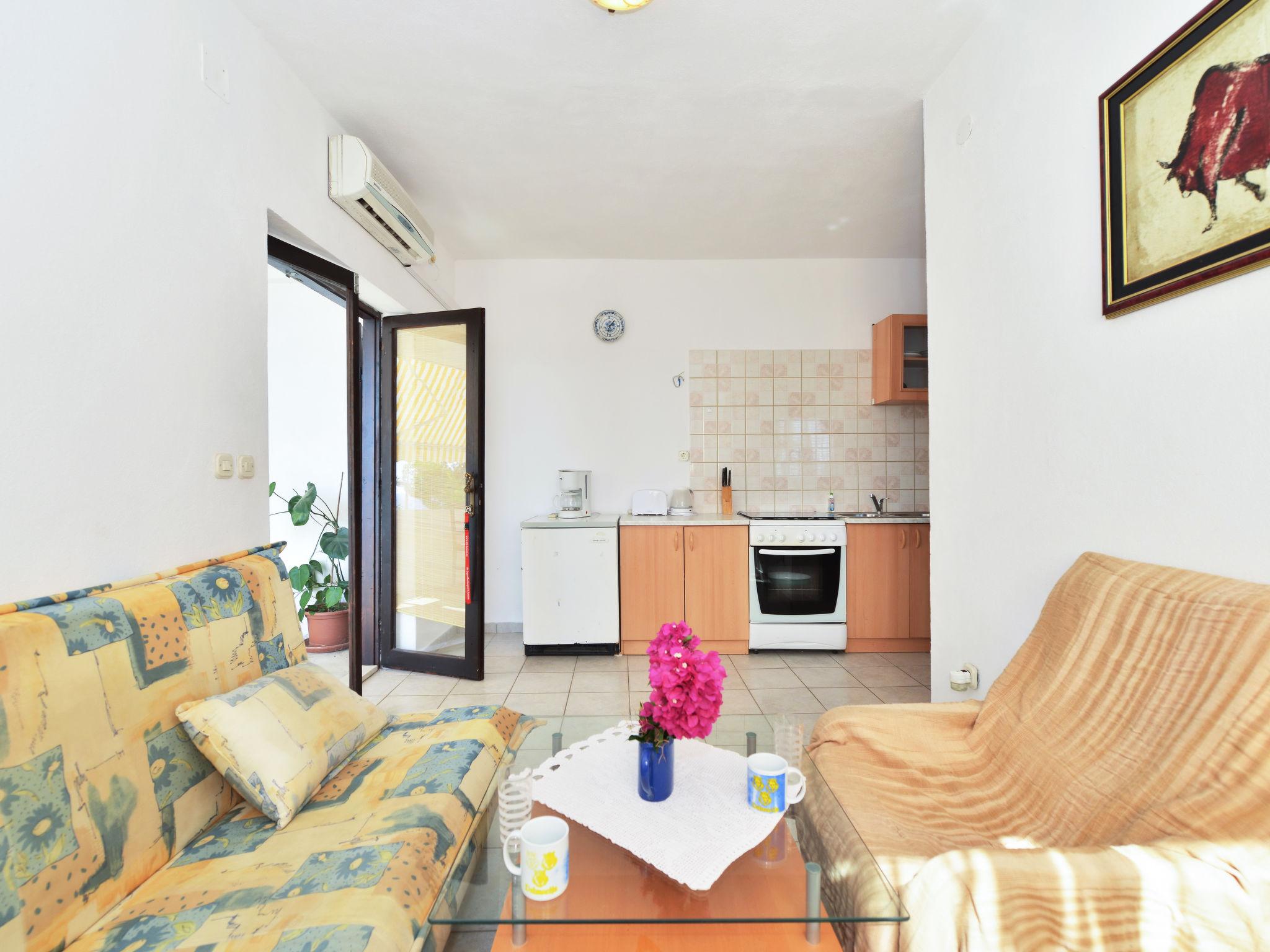 Photo 6 - 1 bedroom Apartment in Jelsa with garden and terrace