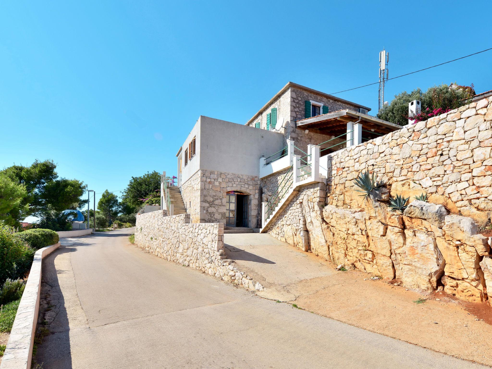 Photo 11 - Appartement de 1 chambre à Jelsa avec terrasse et vues à la mer