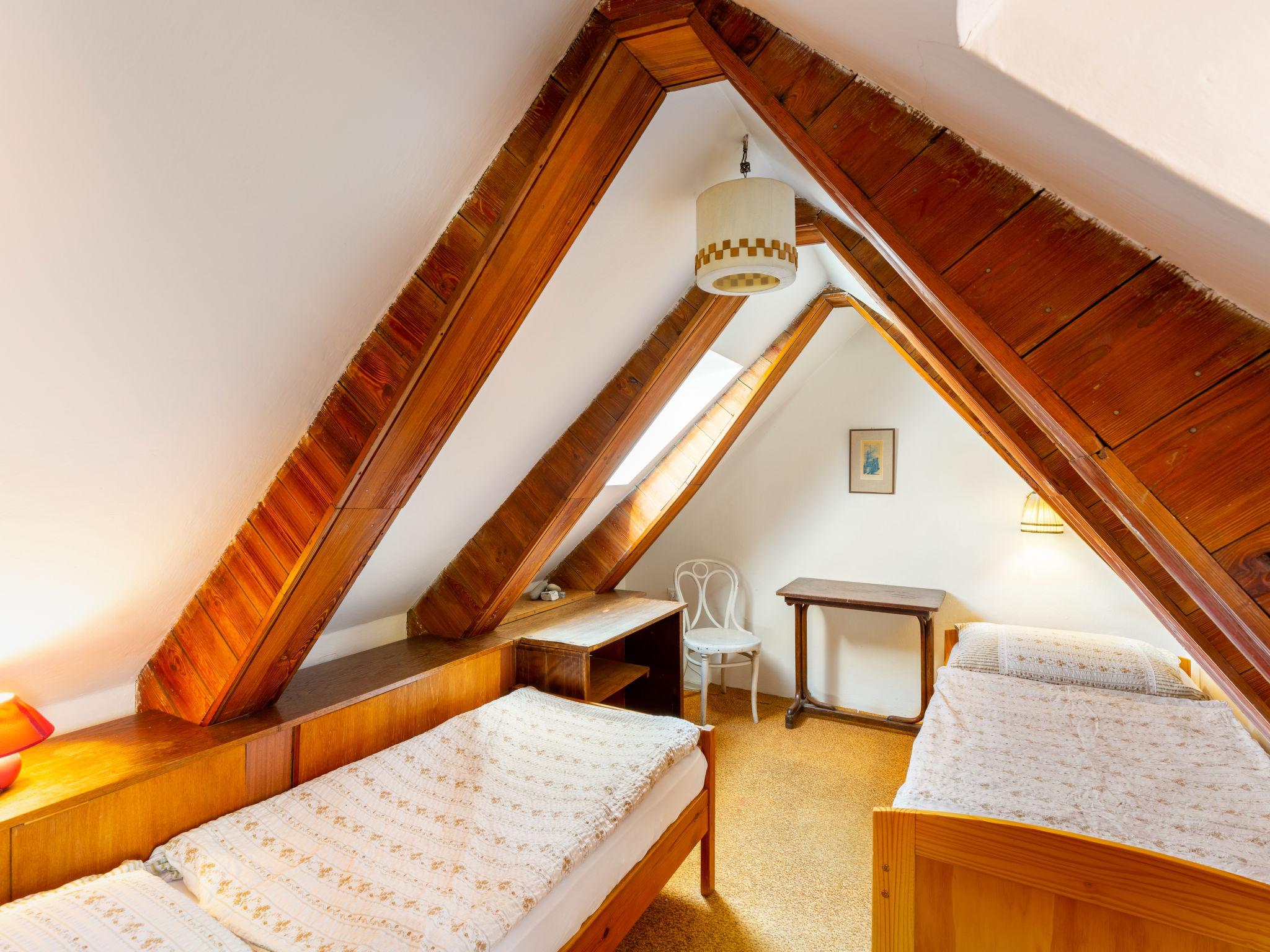 Foto 16 - Appartamento con 3 camere da letto a Praga con terrazza